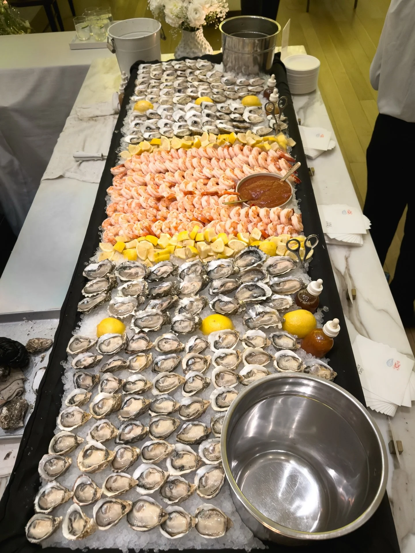 Ice-cold oysters and perfectly chilled shrimp ❄️🦪🦐 Raw bar catering done right, from big to small events. 
Link in bio for details.
#catering #eventplanner