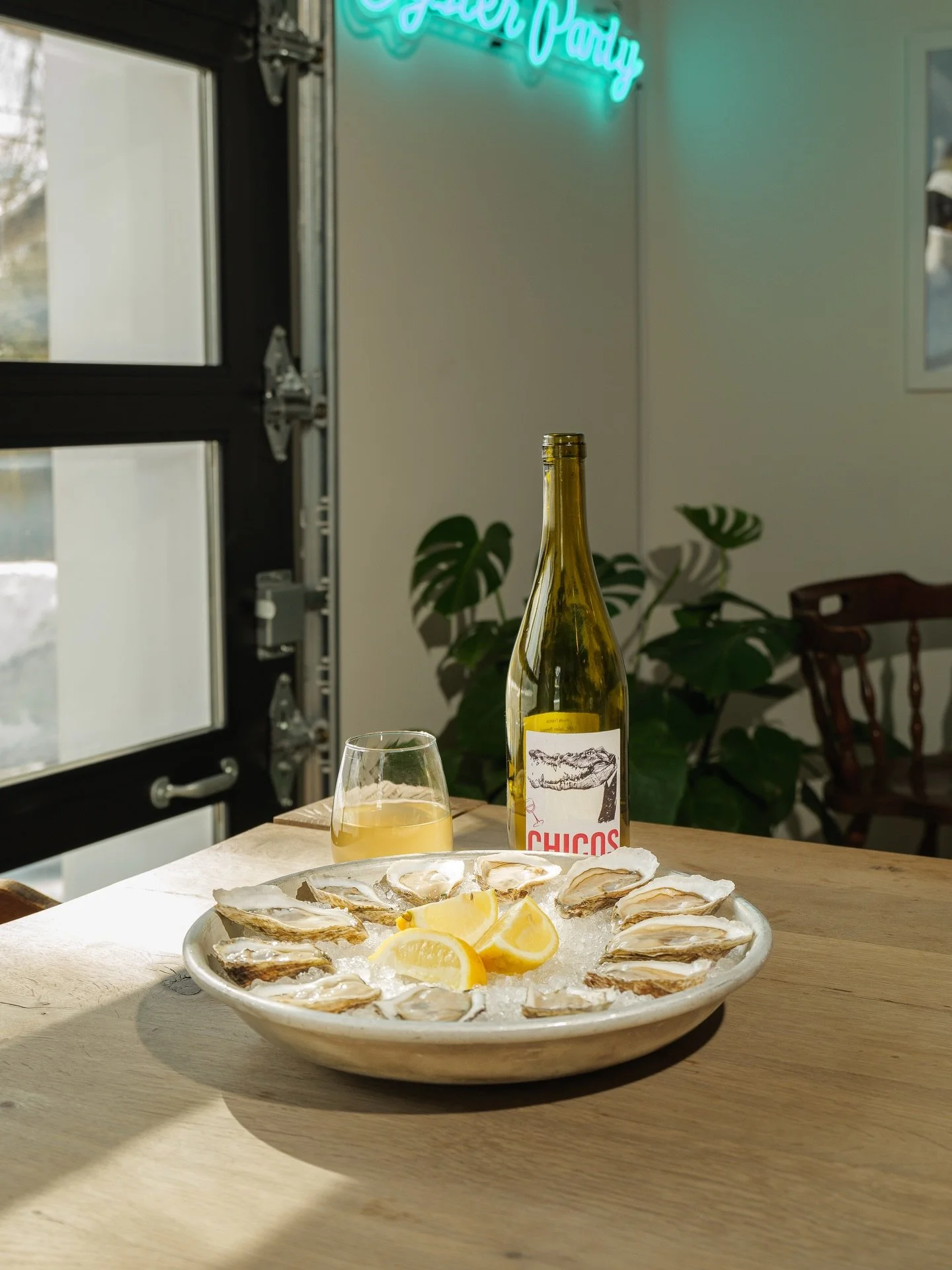 Wine chilled. Oysters on ice. 🦪🍷 Join us this weekend and enjoy this classic pairing. 

📍1802B NY-28
Woodstock, NY 12498