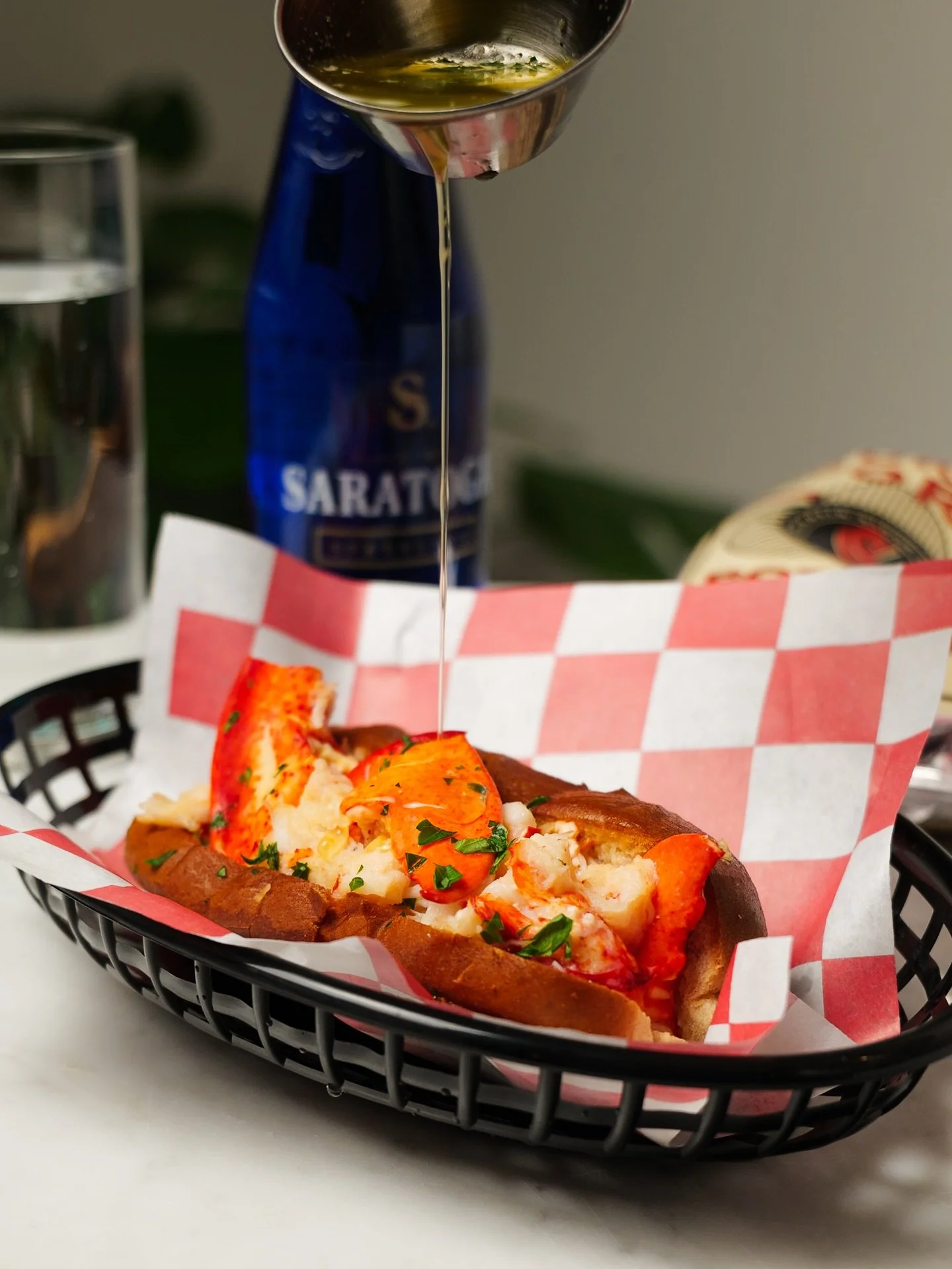 🧈 Warm drawn butter, the finishing touch to a perfect lobster roll. 🦞

📍1802B NY-28 Woodstock, NY 12498