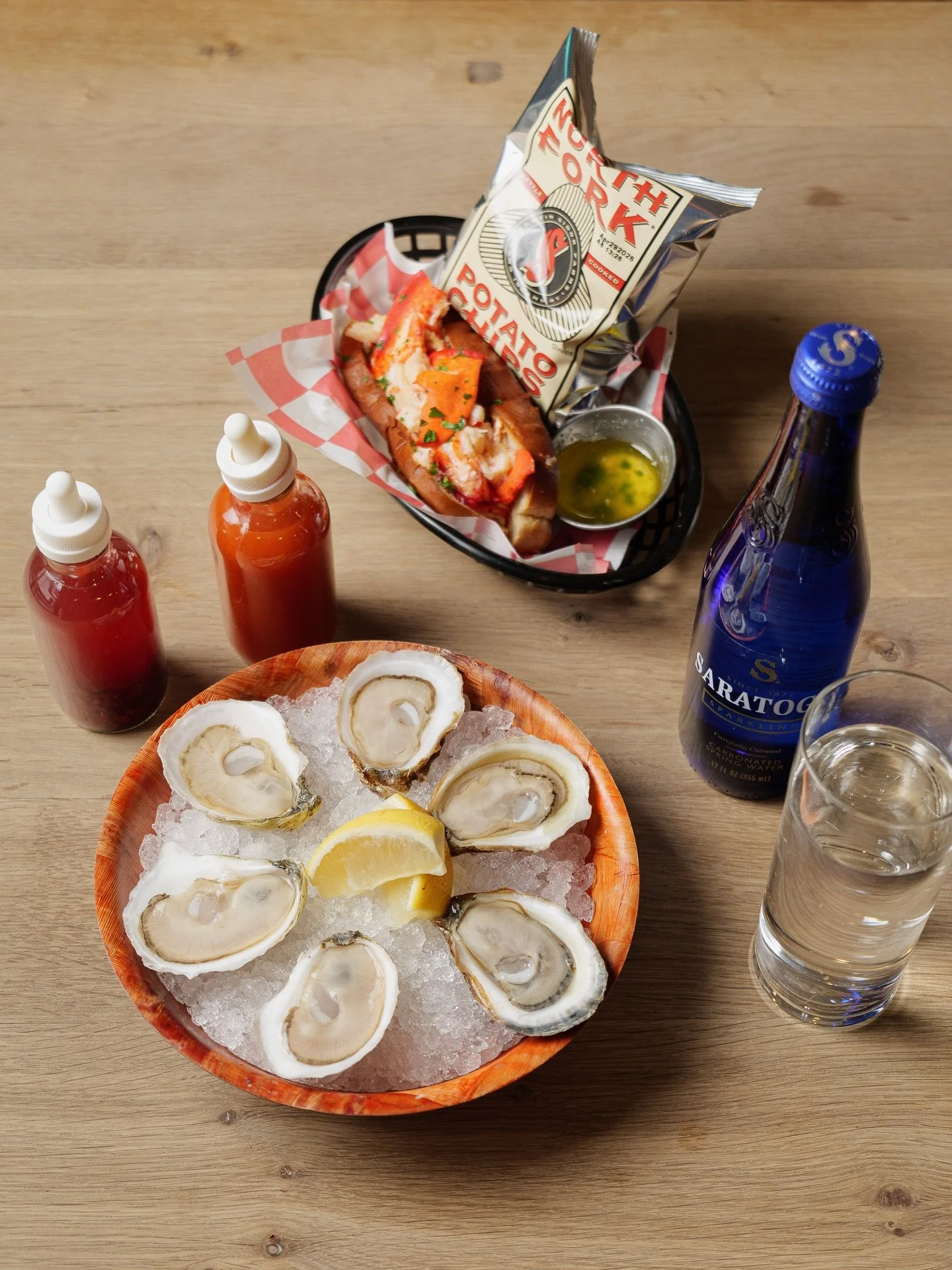 ice cold oysters and a hot lobster roll = the perfect lunch 🦪🦞

📍1802B NY-28 Woodstock, NY  12498