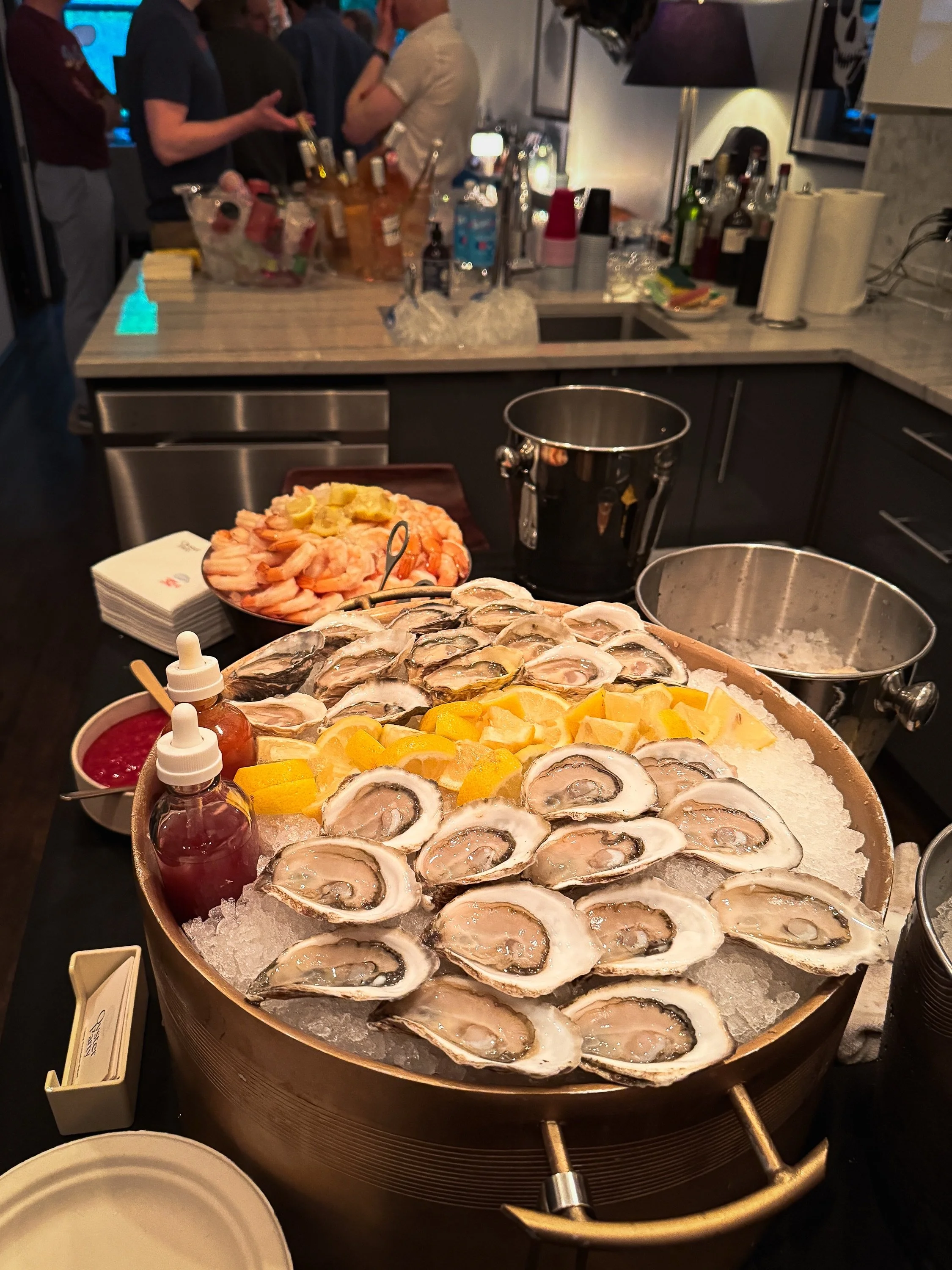 Even the most intimate settings deserve a curated raw bar that meets the moment 🦪✨