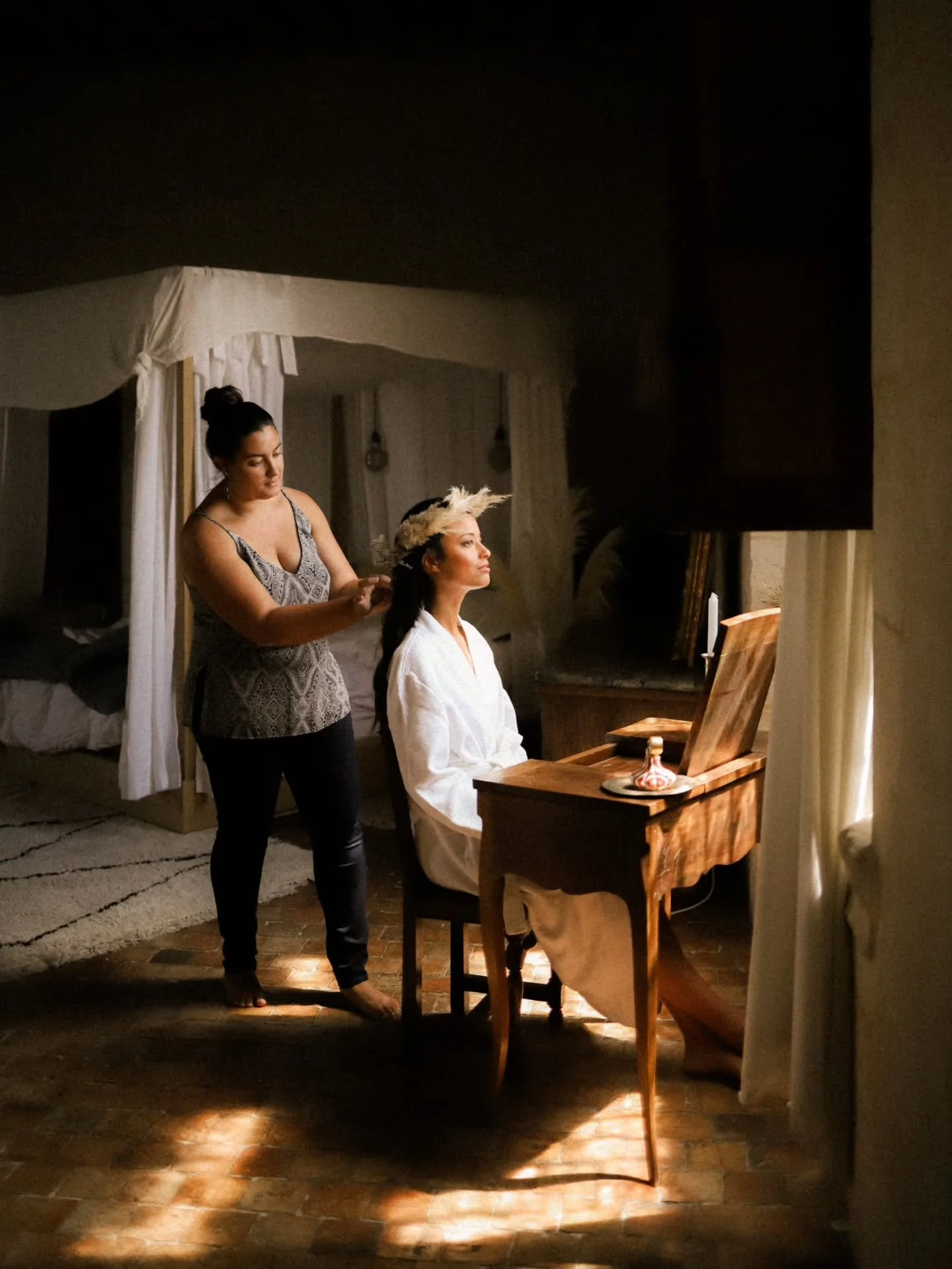 Moment suspendu ❤️

| MUAH @mandydorian.beauty 

📷 Infos et r&eacute;servations 
www.morganegreen.com

#frenchweddingphotographer #frenchphotographer #photographecouple #photographedemariage #gettingready #photographepicardie #photographeparis #phot