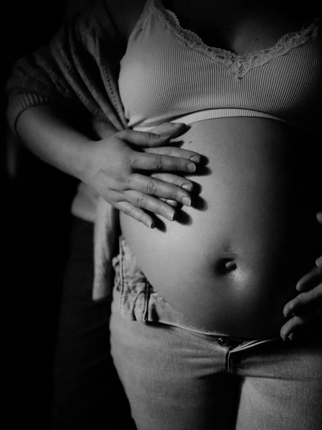 Jeux de lumi&egrave;re et cr&eacute;ation de liens ❤️

Cr&eacute;er des images lors de cette p&eacute;riode o&ugrave; vous vivez tant d'&eacute;motions. Toujours un plaisir les s&eacute;ances grossesse avec vous, &agrave; la maison ou en ext&eacute;r