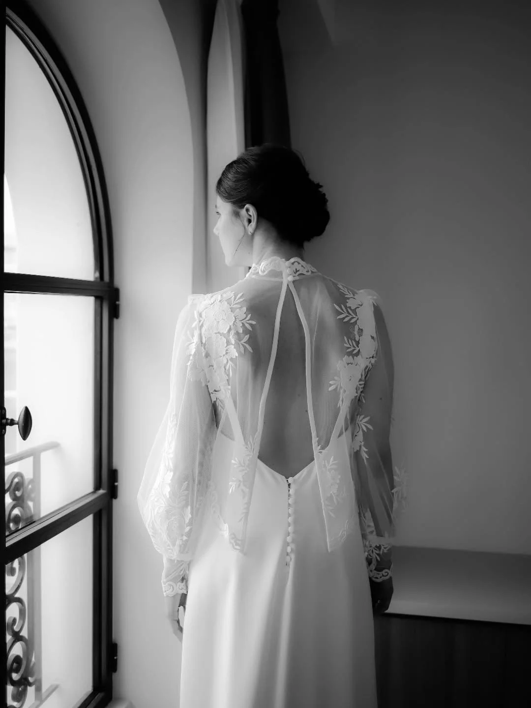 Moment suspendu ❤️

Ce moment si paisible au milieu de l'effervescence qui se passait derri&egrave;re nous avec toutes les demoiselles d'honneur en pr&eacute;paration.. 

📷 Infos et r&eacute;servations 
www.morganegreen.com

Photographe couple | Pho