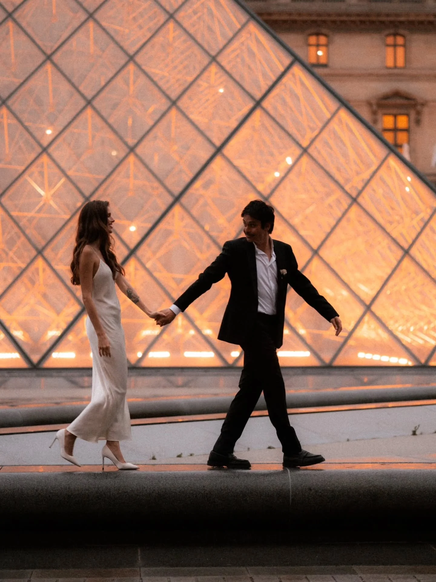 Le Louvre, du lev&eacute; au coucher de soleil, c'est toujours une bonne id&eacute;e ! ✨

Il y a de ces lieux o&ugrave; on va les yeux ferm&eacute;s, sachant que peu importe la lumi&egrave;re, on y trouvera une jolie atmosph&egrave;re. Un coin avec d