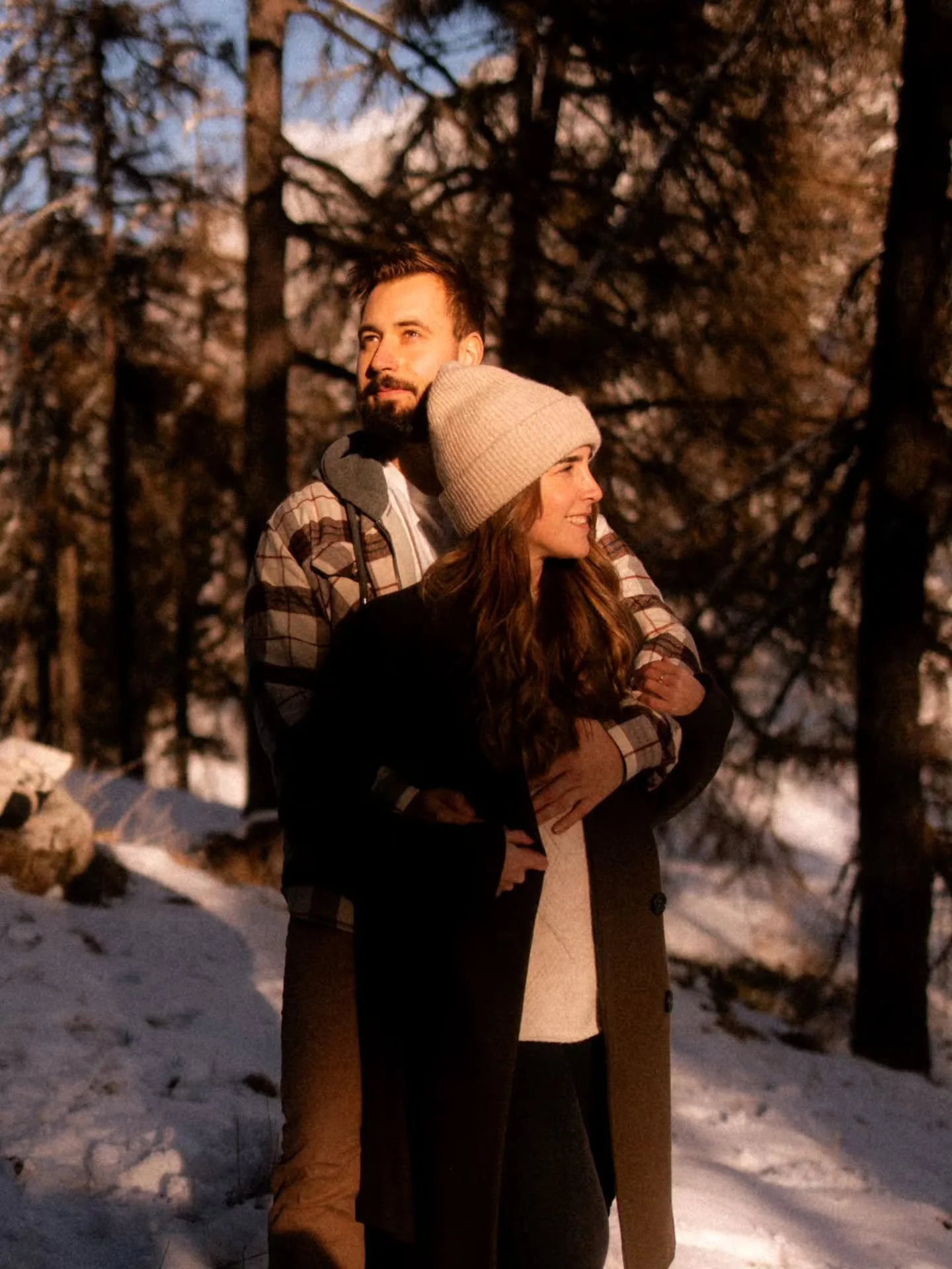 Ce petit p&eacute;riple en Suisse m'a rappel&eacute; le pr&eacute;c&eacute;dent. Plus de neige et une s&eacute;ance sous un soleil d'hiver comme on l'aime ! ☀️

📷 Infos et r&eacute;servations 
www.morganegreen.com

Photographe couple | Photographe m