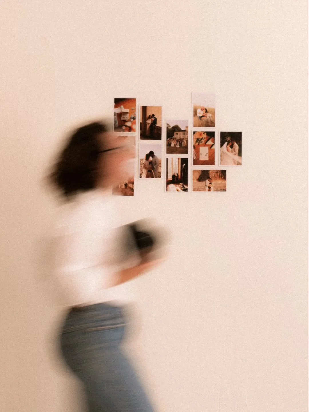 Mettre le bonheur sur papier ✨

Je trouve qu'il n'y a rien de mieux que de voir ces photos sur papier. Une petite impression sur le frigo, des cadres dans la mont&eacute;e d'escalier, un album dans la biblioth&egrave;que.. voir ces souvenirs et ces m