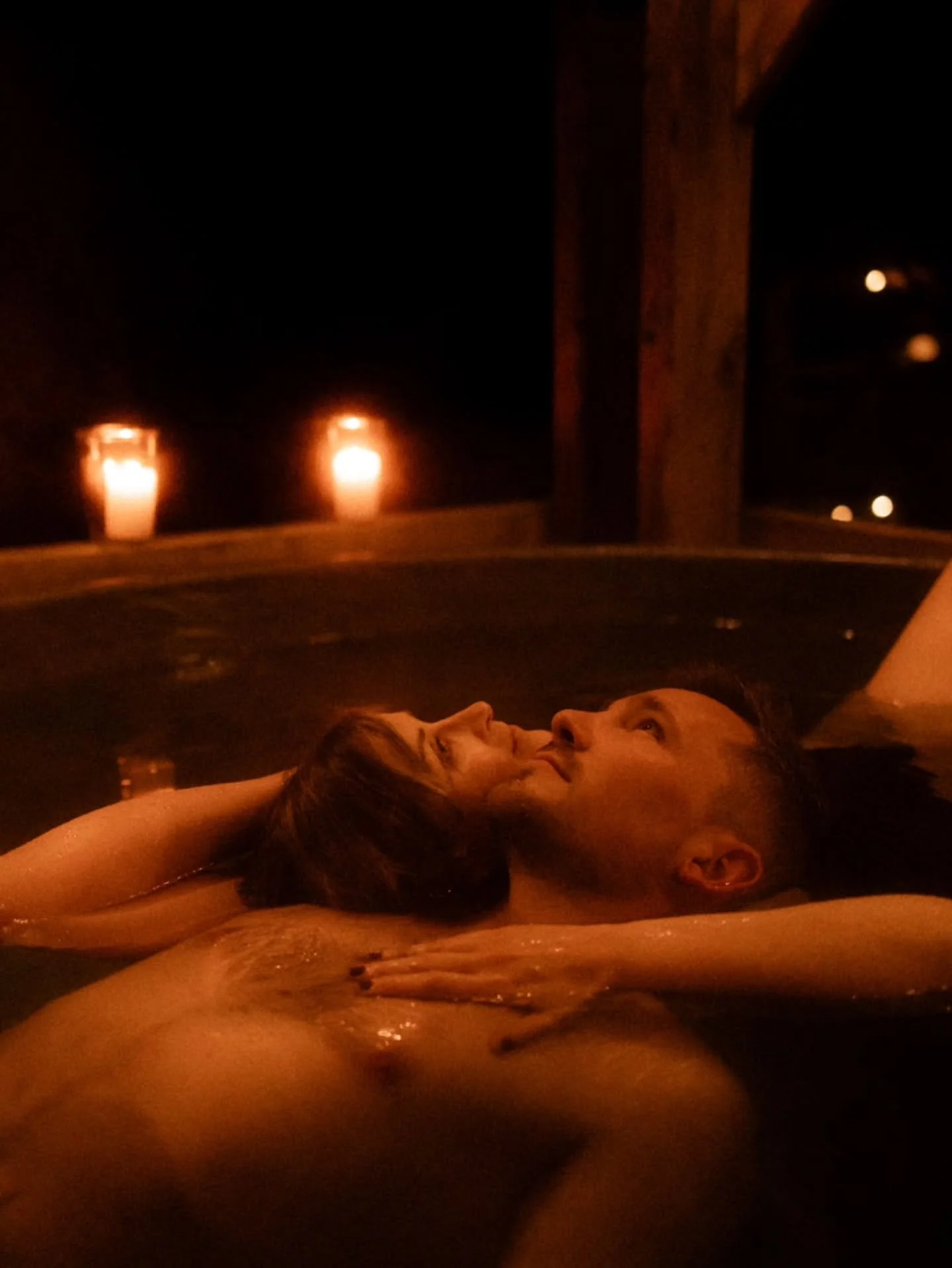 Un weekend d&eacute;tente dans une cabane dans la for&ecirc;t et un moment d'intimit&eacute;, calme et serein. Un moment de parenth&egrave;se propice &agrave; cr&eacute;er des souvenirs 🔥❤️

📷 Infos et r&eacute;servations 
www.morganegreen.com

Pho