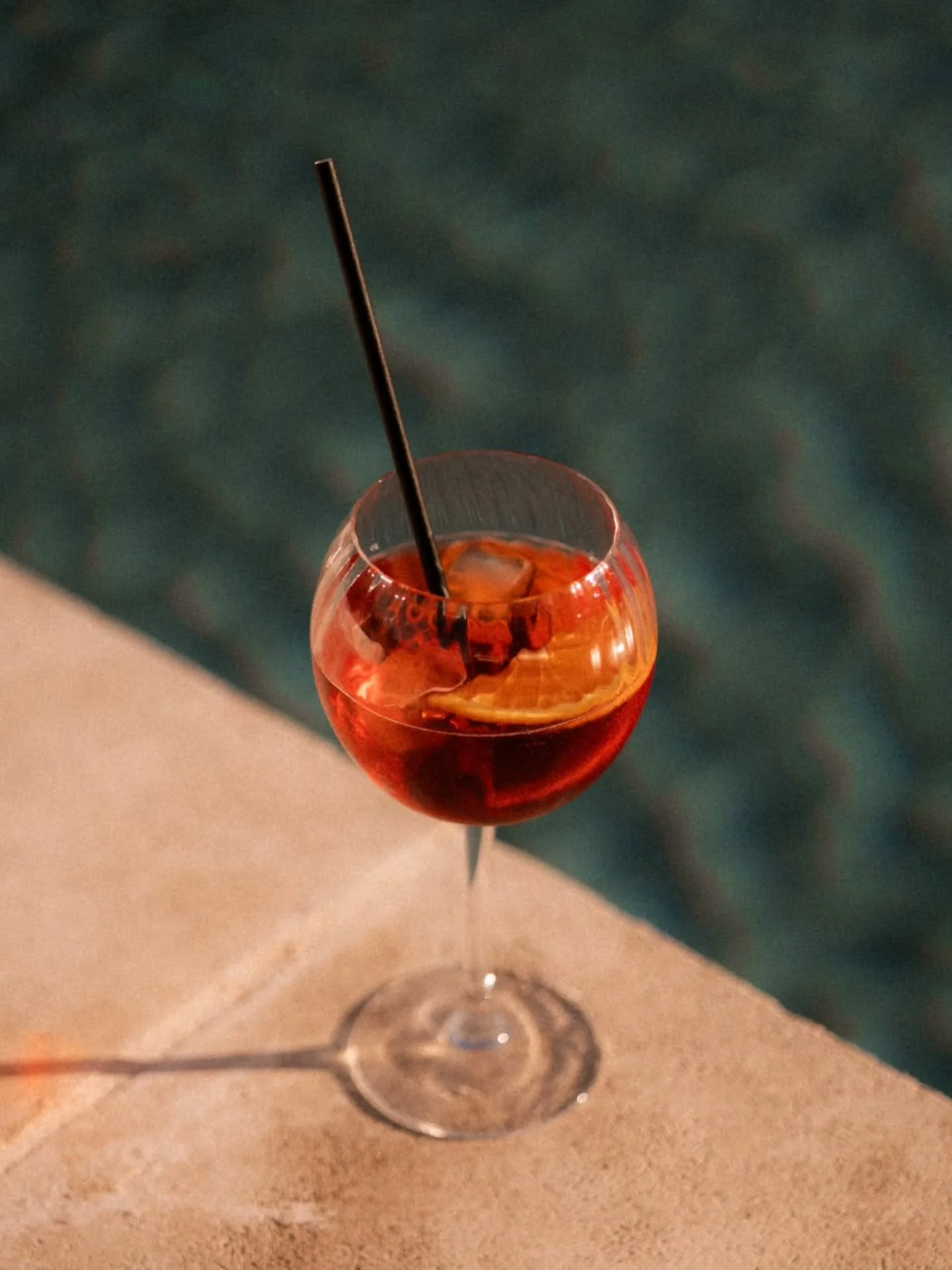 Cette m&eacute;t&eacute;o &ccedil;a me donne envie de spritz et de copines ☀️

Mais en mariage avec @melody_barabe on prend des spritz pour les photographier et on les rend aux invit&eacute;s 🙃

📷 Infos et r&eacute;servations 
www.morganegreen.com
