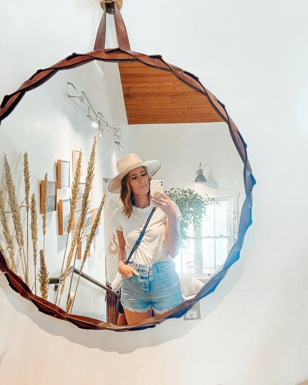 Shopping for clients is so much fun! ⠀⠀⠀⠀⠀⠀⠀⠀⠀
⠀⠀⠀⠀⠀⠀⠀⠀⠀
In order to curate a collection of personalized decor for my clients, I like to shop local as much as I can! ⠀⠀⠀⠀⠀⠀⠀⠀⠀
⠀⠀⠀⠀⠀⠀⠀⠀⠀
Local stores are also unparalleled in their customer service and