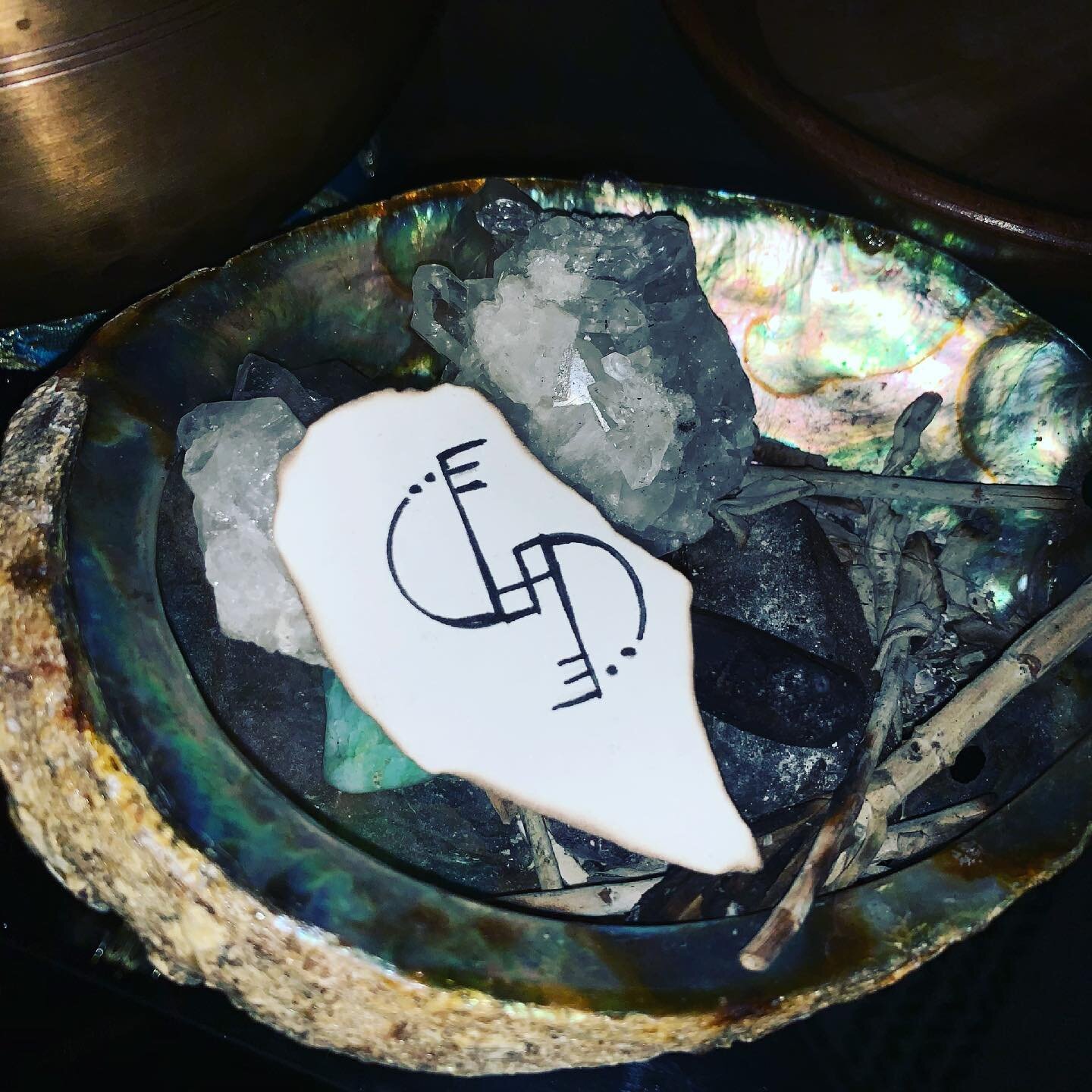 Channeled this sacred symbol for the beautiful miss @wildquartz 💗✨💗#cosmictransformation #transmutationcircle #goddessalchemy #interlock #dnaupgrades #encodedfrequency #dnastrandsawakening #multiverse #interdimensionalwisdom #wisdomkeeper #ancientt