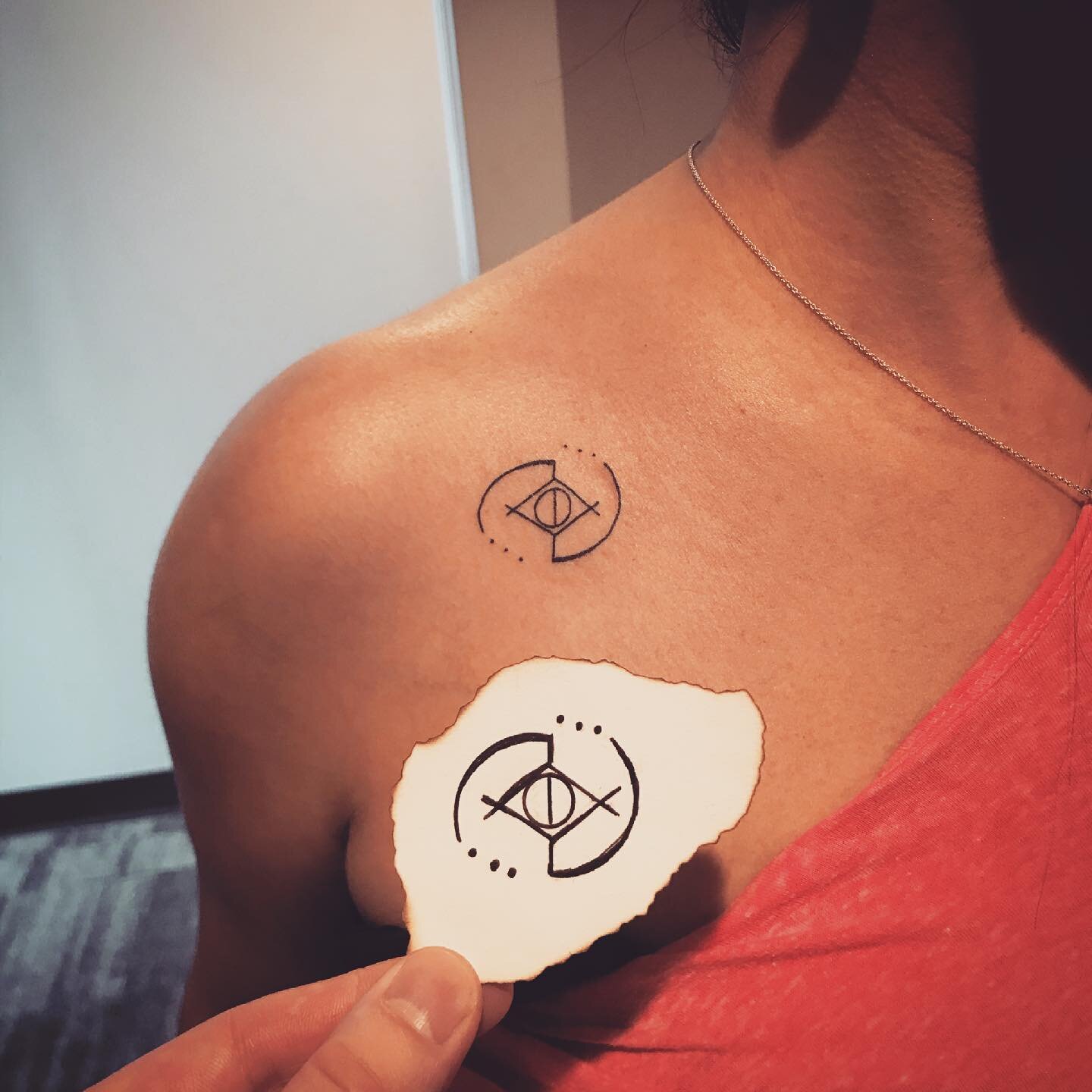Channeled this sacred soul symbol for my #beautifulgoddess #soulsister @staceyjd1984 😍🥰💗 #handpokedtattoo by @aarontylertattoos #infinitelove #yinyangbalance #innerguidance #soulpurpose #lifepath #theeyeofthebeholder #goddesswisdom #pleadianstarse