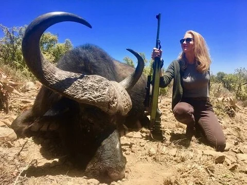 Rekord-bøffel nedlagt af kvindelig dansk jæger.jpeg