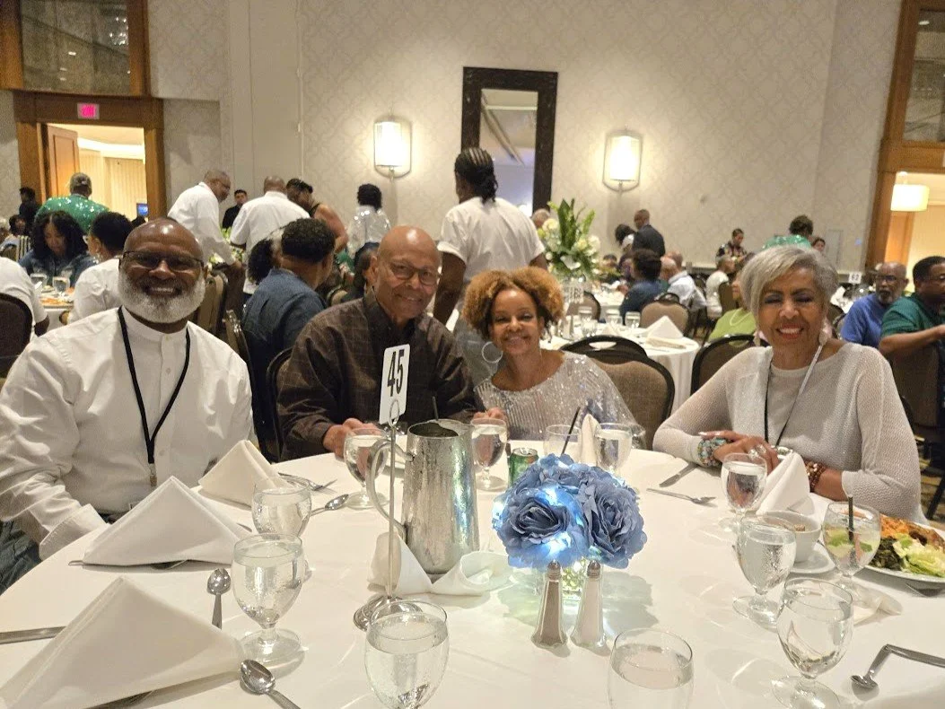 Conclave 2025_Ballroom Moles_Mules at Table.jpg
