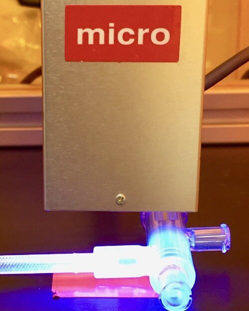 UV-curing-medical-adhesives-with-leds-uvt300c.jpeg