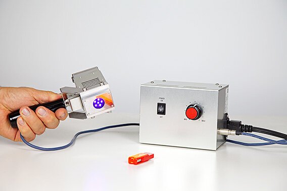 uvt300c-handheld-uv-inspection-light.jpg