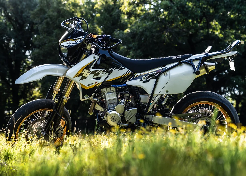 DRZ400sm ウィーリーバー DR-Z400SM- 考え抜いた本気モデルのウィリーバー/サブケージ｜AxxL