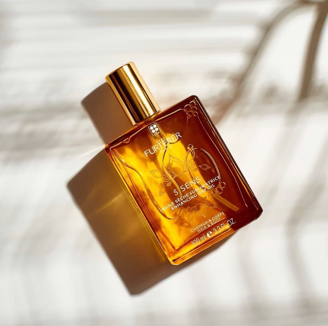 Head-to-toe luxury ? Yes, please 🖤. 5 SENS Enhancing Dry Oil hydrates and softens your hair and body with a rich, preciousness blend of five essential oils... arriving this Friday @carlospachecosalon