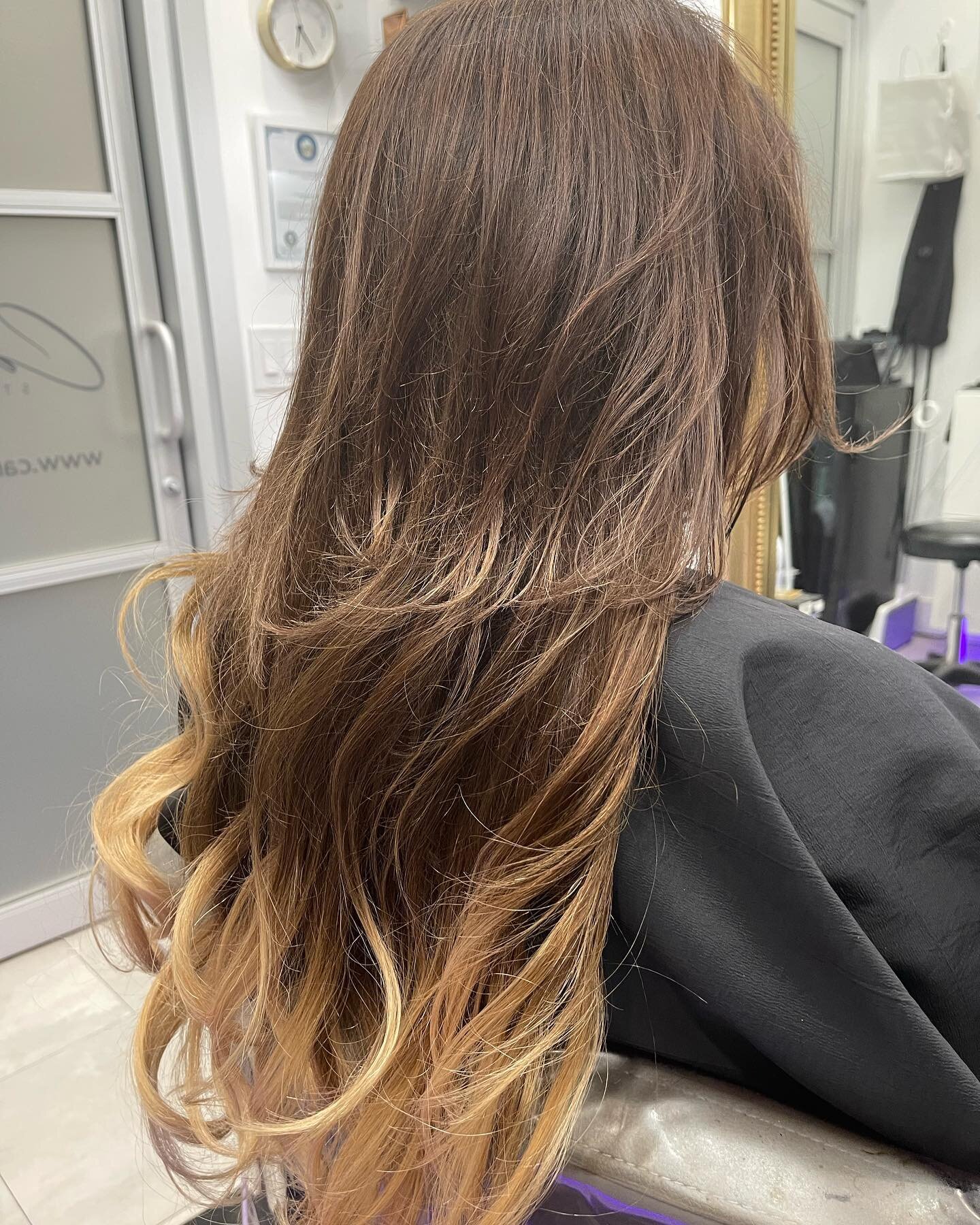 Once again for instant change we go to @bellamihair tape in wavy extensions.. with blond tips after complete color match and a @brazilianblowout to smooth out her hair and control that frizz.. Swipe left to see what I was working with &hellip;.
