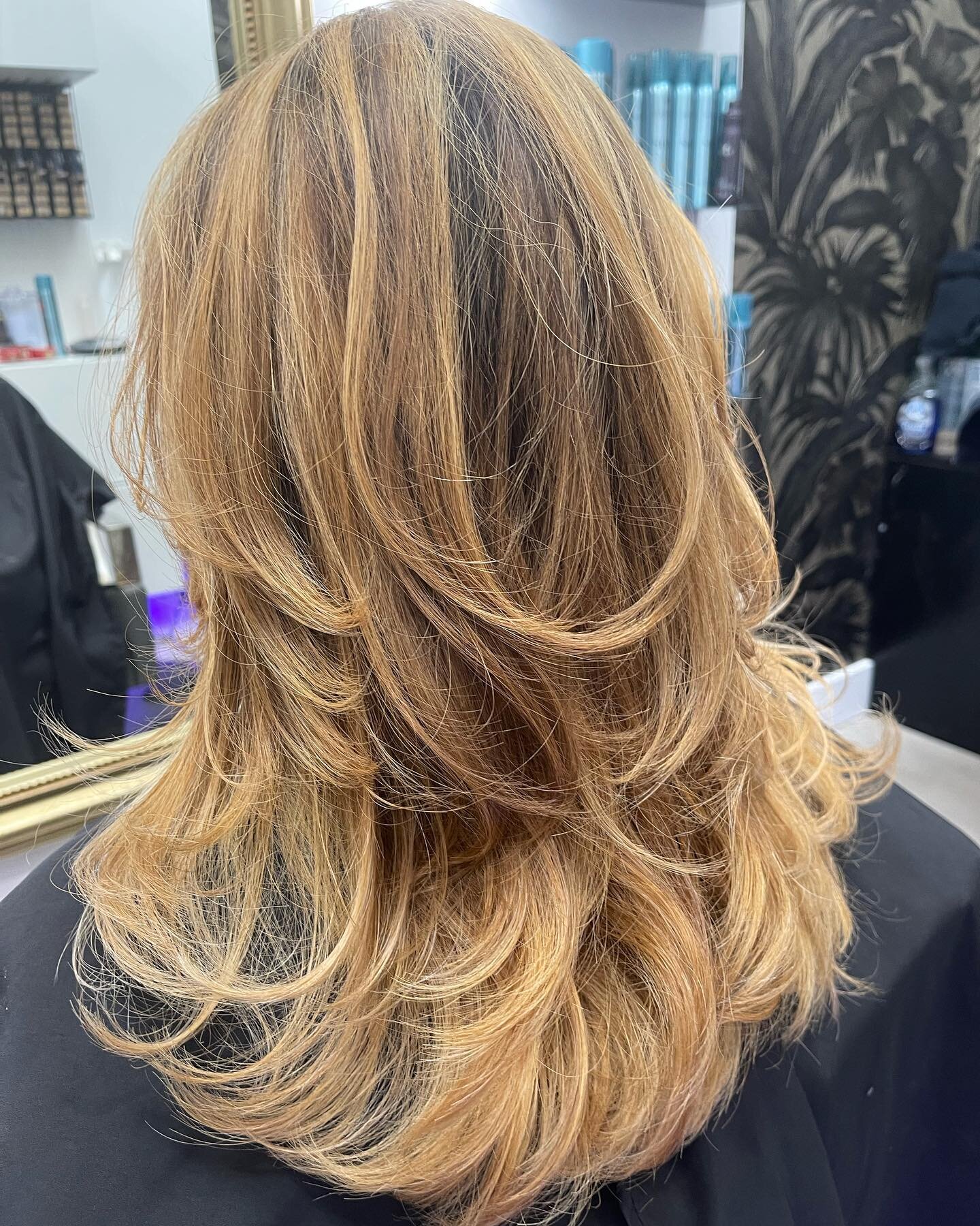 After a year with no cut and color I did a full head of #balayage toned with #wella ash/gold tones.. styling products by @renefurtererusa #texturespray shine spray and hair spray and a #keratin treatment leave in spray&hellip;