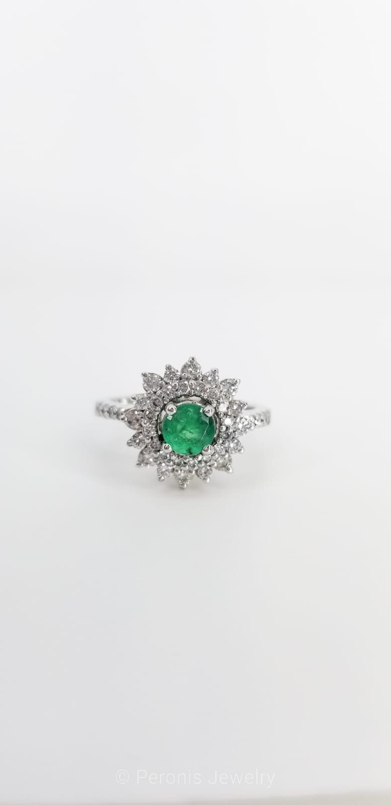 18K White Gold Vintage Emerald Ring