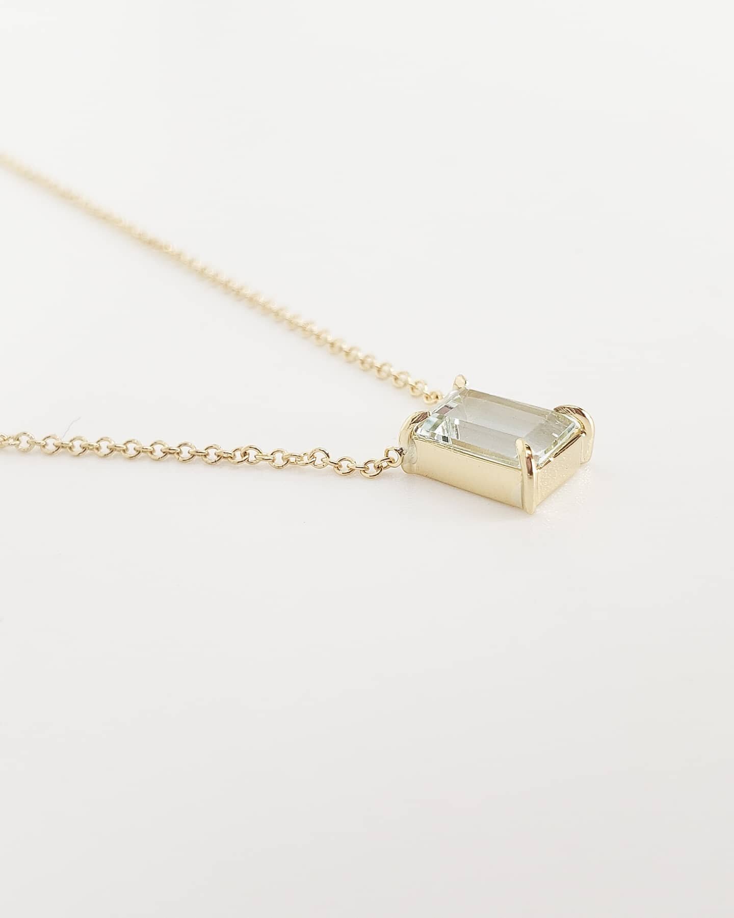18K Solid Yellow Gold 1.30CTW Aquamarine Necklace