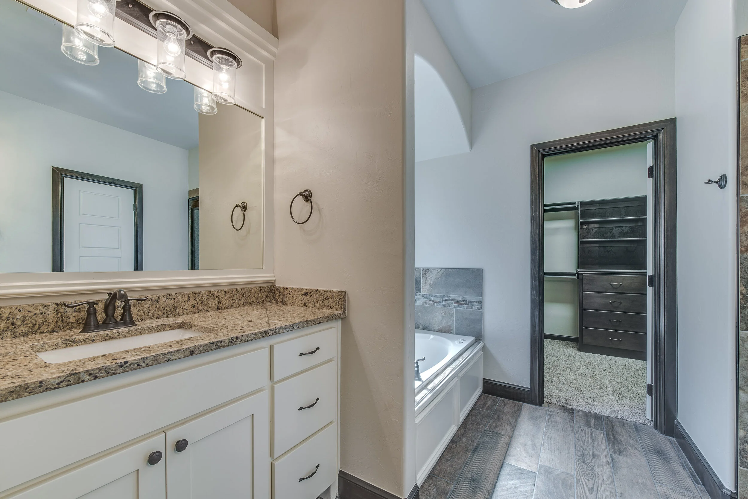 009-MasterBathroom.jpg
