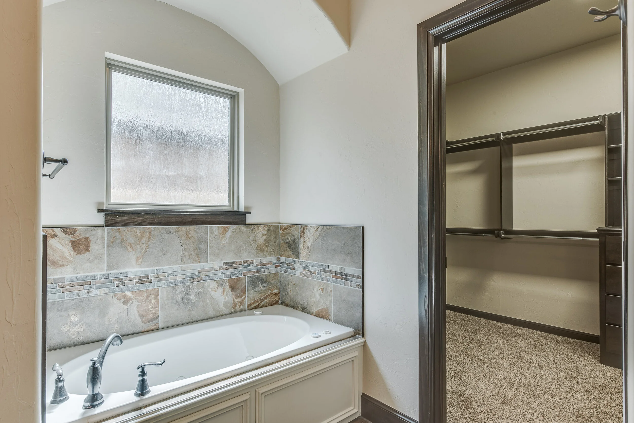 011-MasterBathroom.jpg