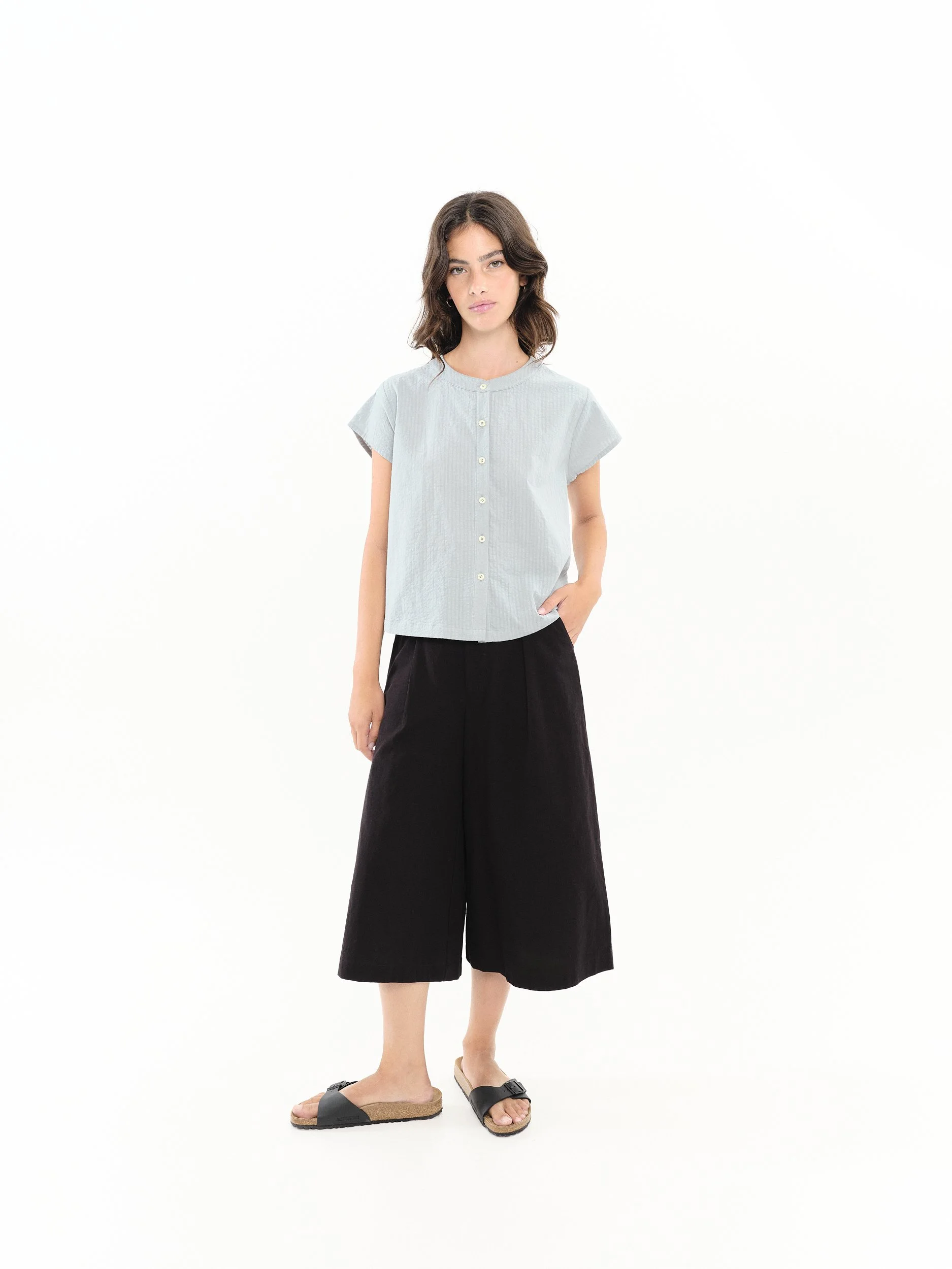 Blusa Faro Azul + Pantalón Caparina Negro.jpg