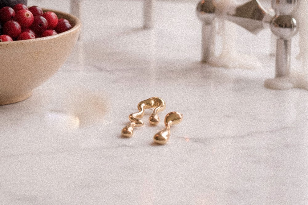 MELT-EARRINGS-GOLD-BODEGON-2.jpg
