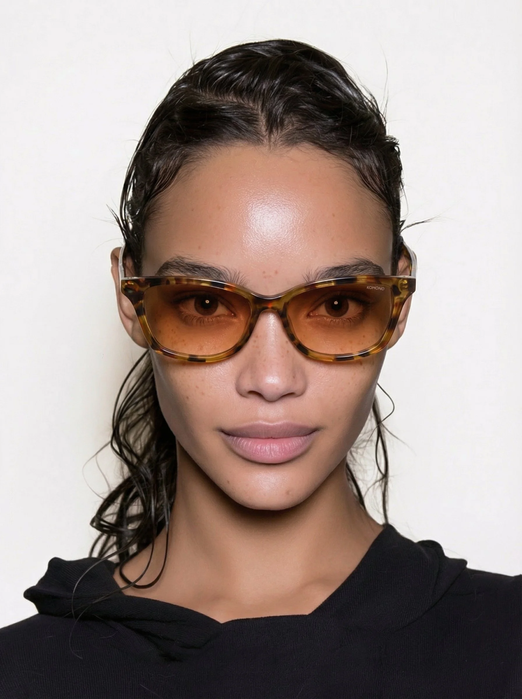 KOM-S20602-Gloria-Amber Shell-SoF-MARIA.png