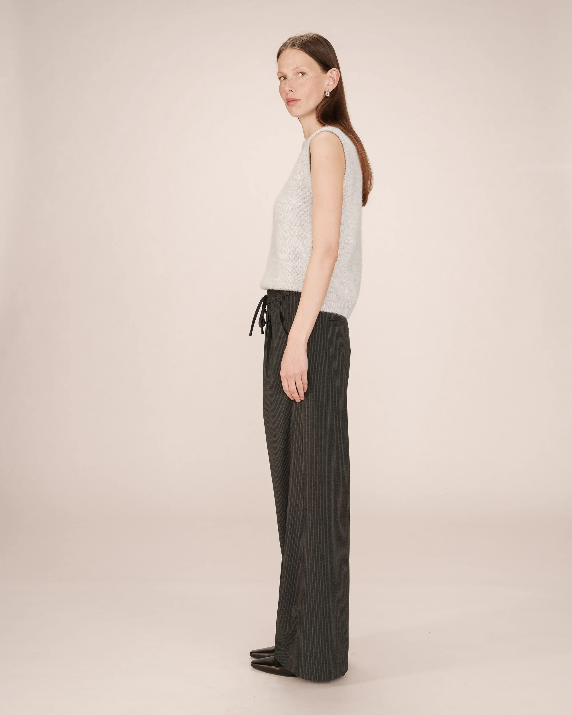 PANTALON STAY ANTRACITA, Grace & Mila, La Positiva shop 3.webp