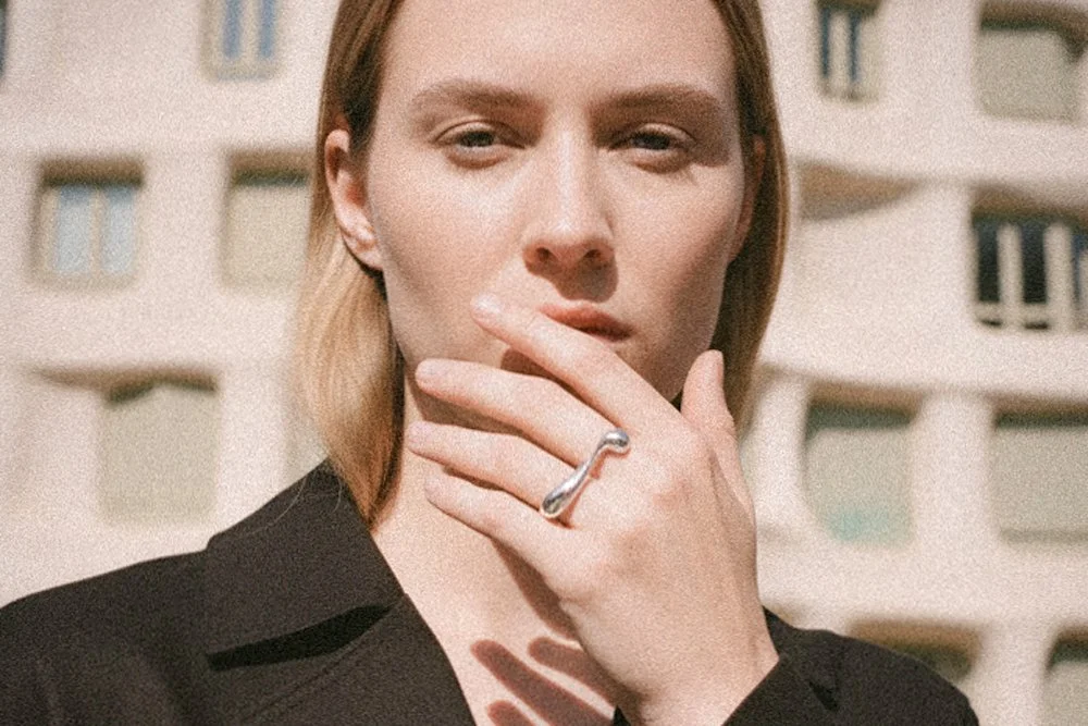 MELT-RING-SILVER-MODEL-PICTURE-PEDRERA.jpg
