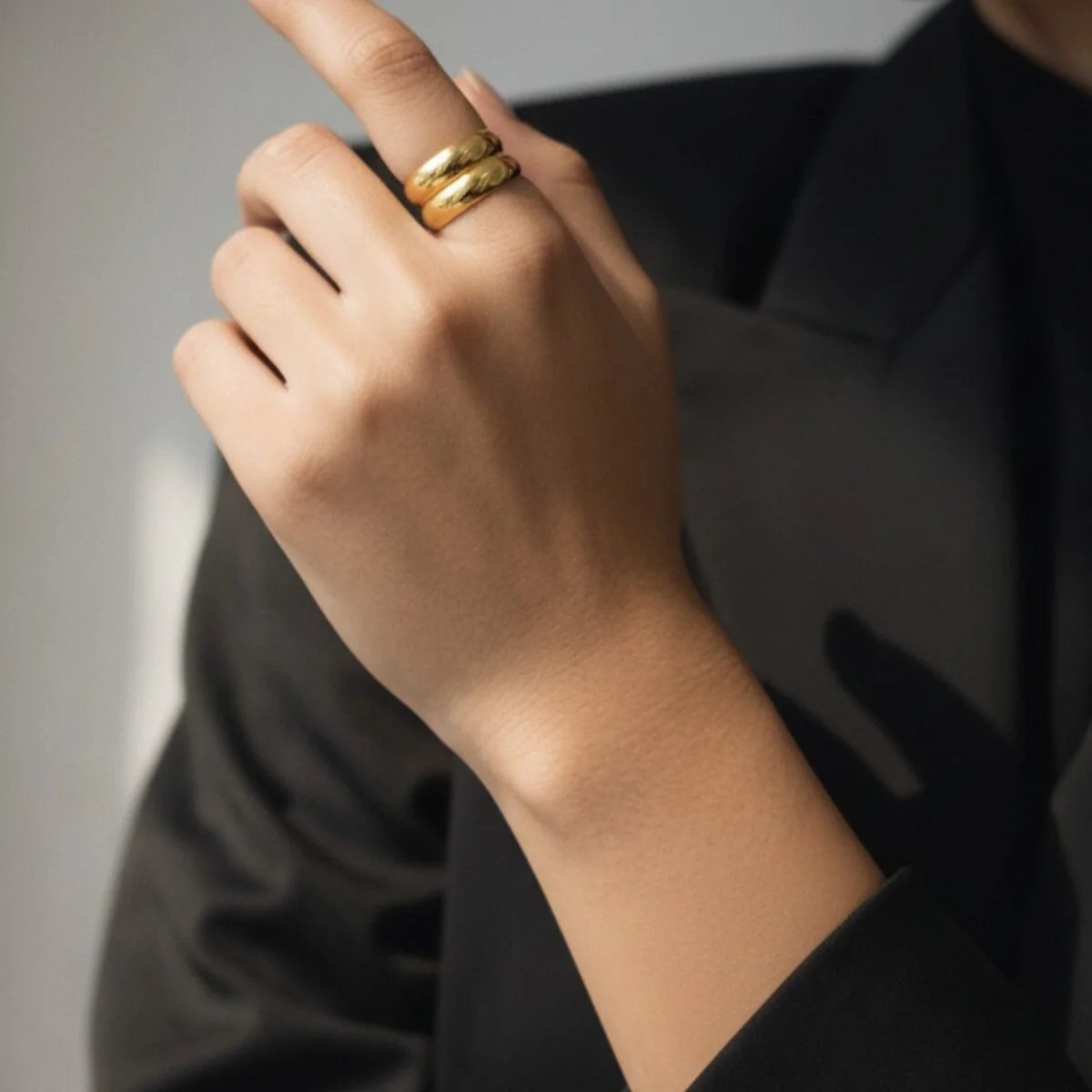 nike-ring-gold-hand-closeup-klimbim-barcelona-1200x1200.jpg