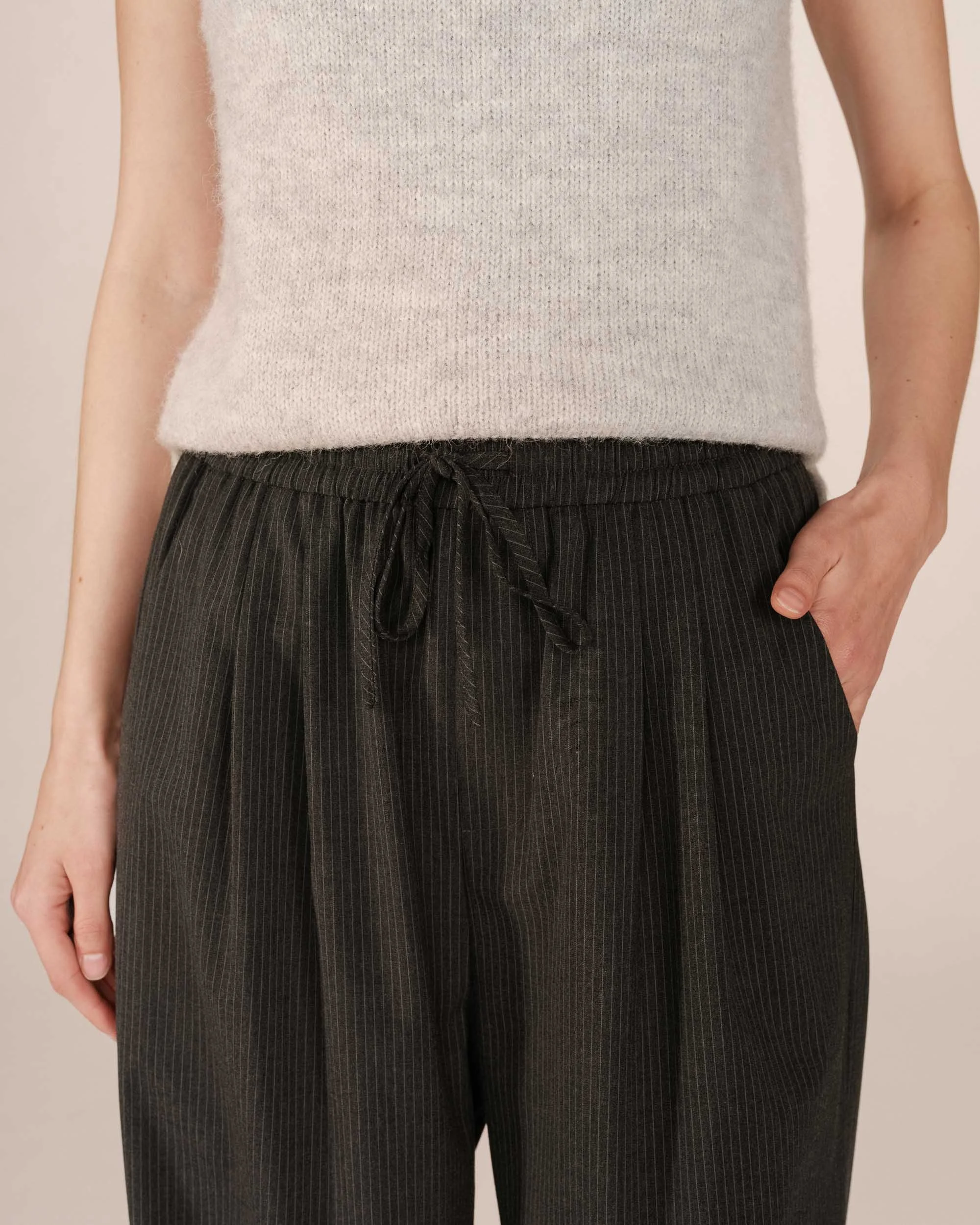 PANTALON STAY ANTRACITA, Grace & Mila, La Positiva shop 1.jpg