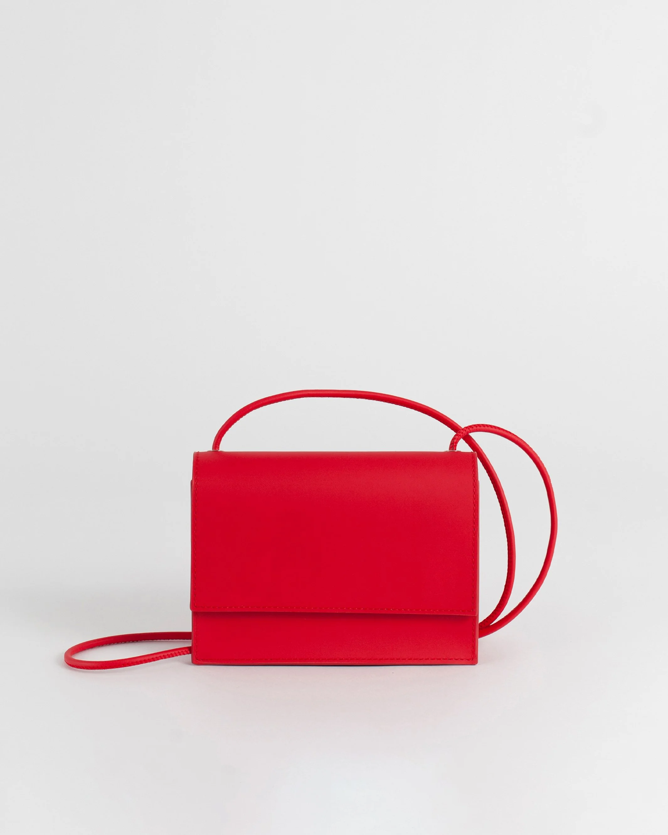 Labienhecha-Bolso-Paquita-Cordon-Frontal-rojo-mate.jpg