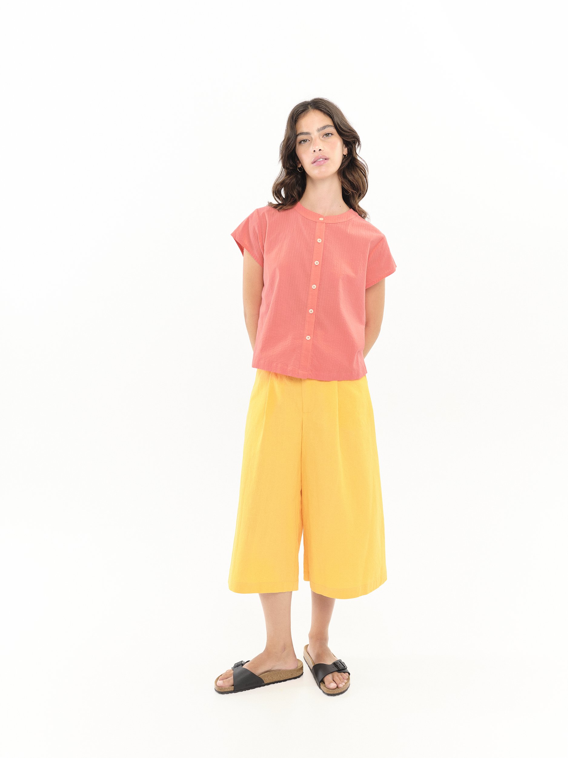 Blusa Faro Fucsia + Pantalón Caparina Amarillo.jpg