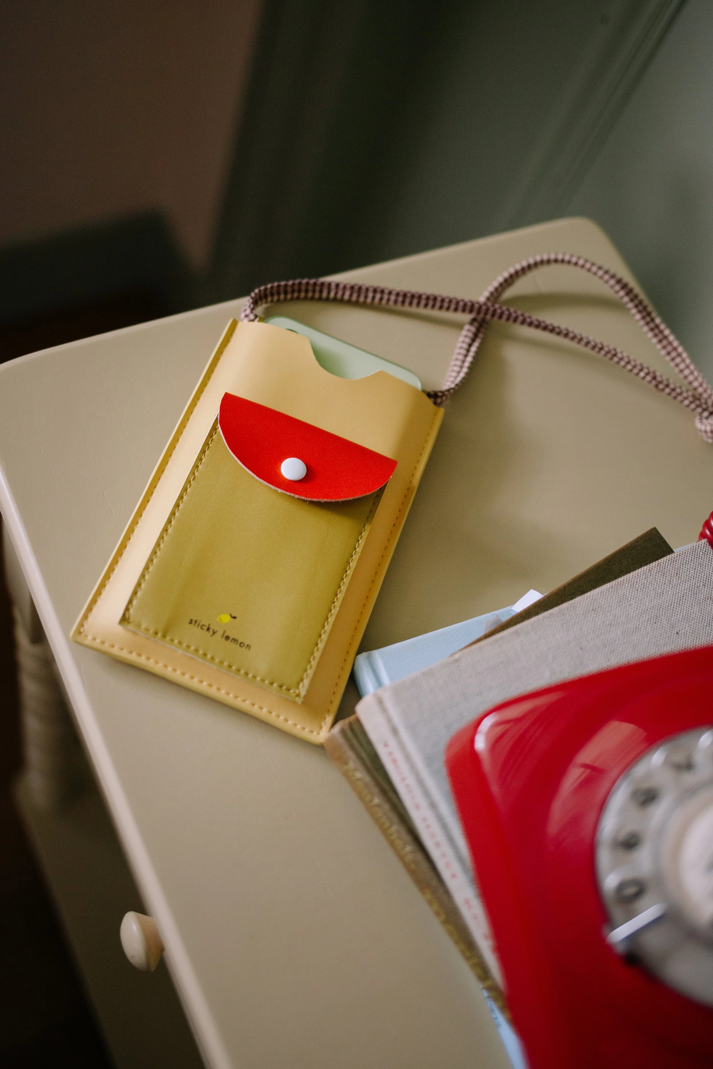 1802376 - Sticky Lemon - phone pouch - lemon tree - apple juice - 04.jpg