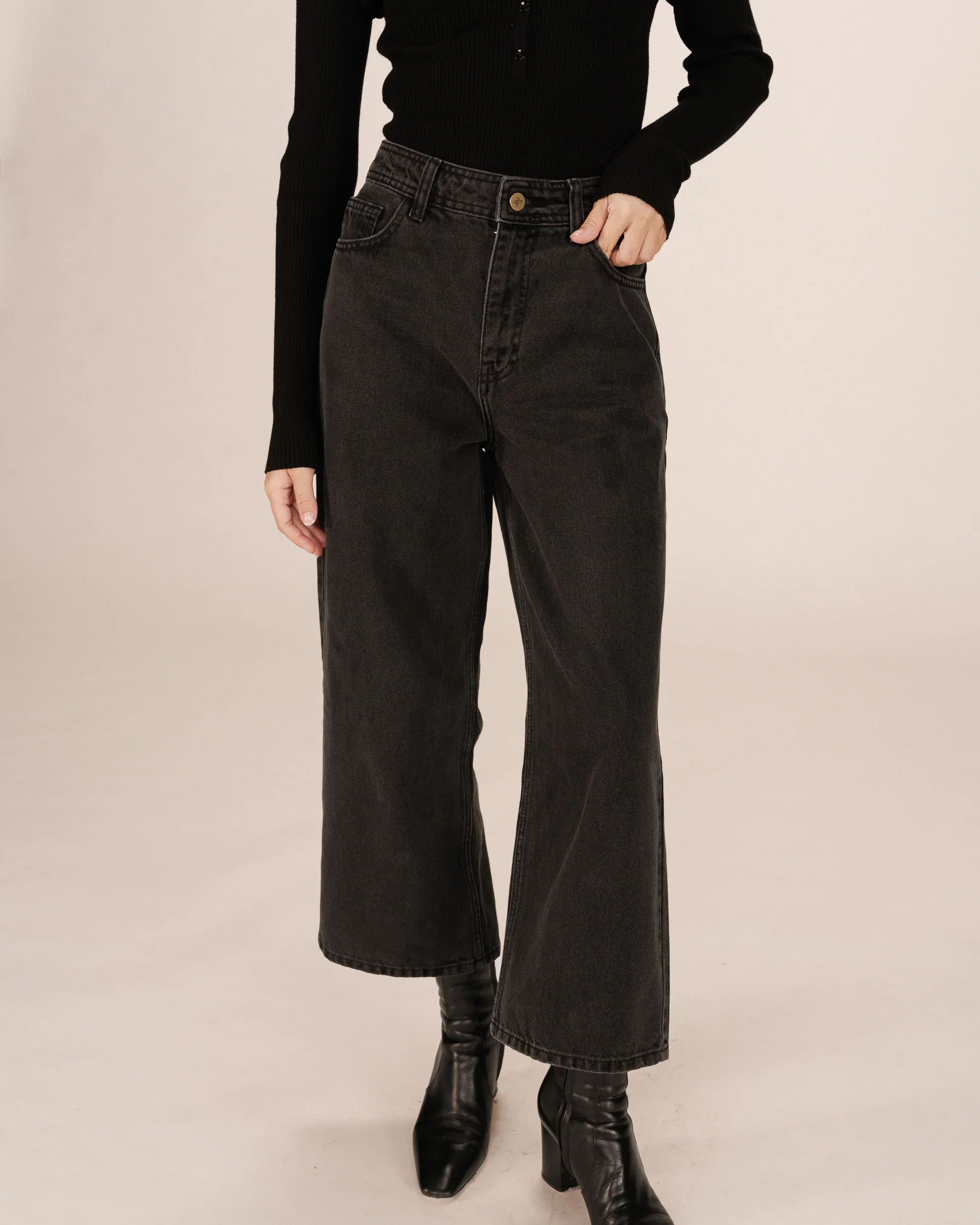PANTALON JONAS NEGRO LAVADO, Grace & Mila, La Positiva shop.webp