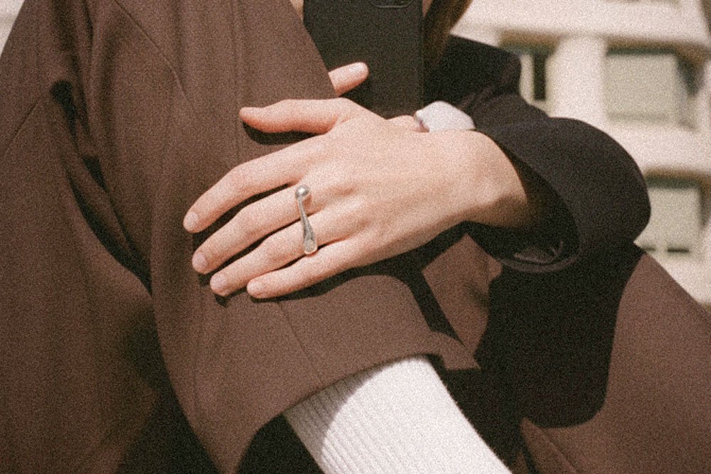 MELT-RING-SILVER-MODEL-LA-PEDRERA.jpg