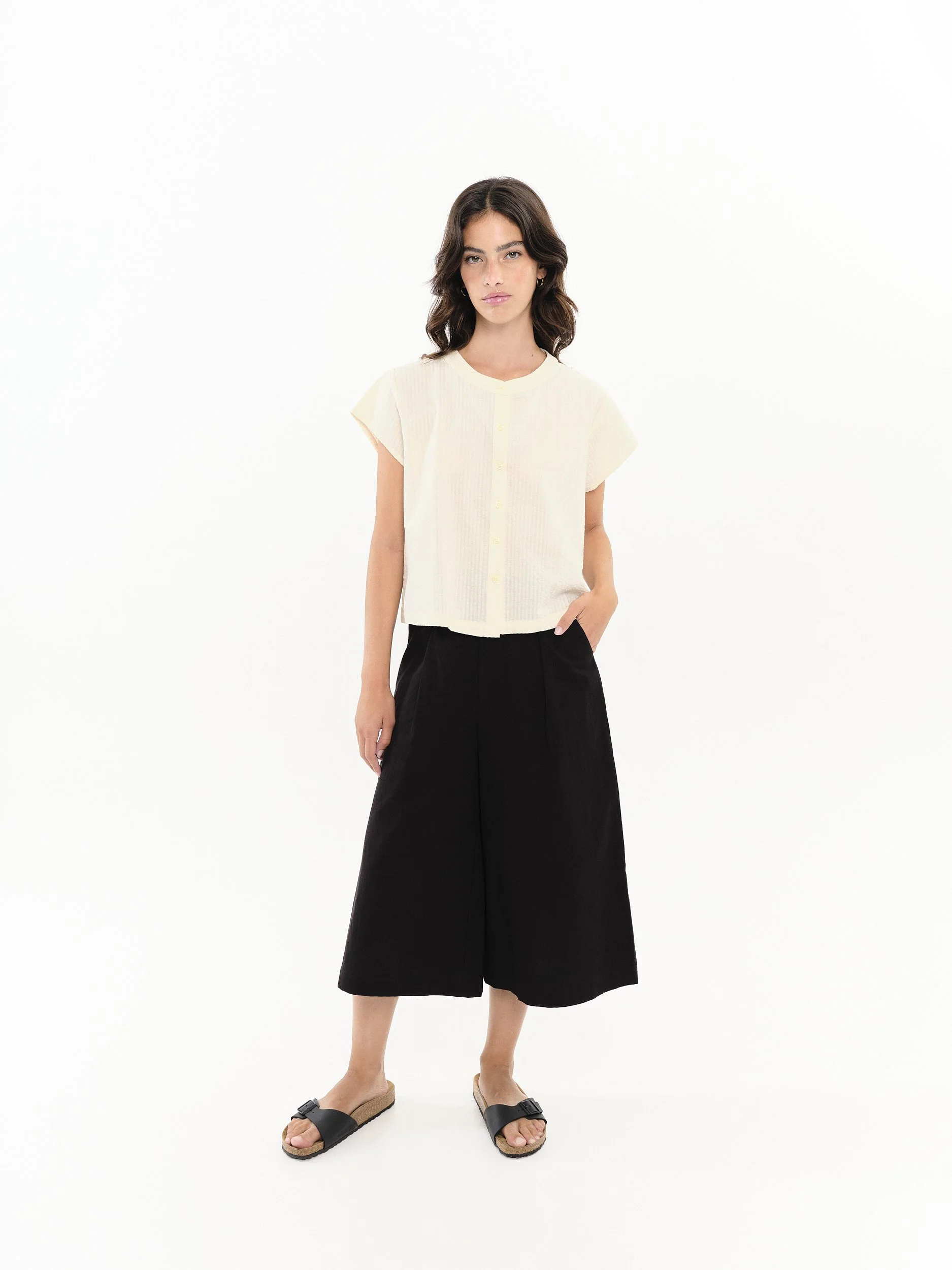 Blusa Faro Crudo + Pantalón Caparina Negro.jpg