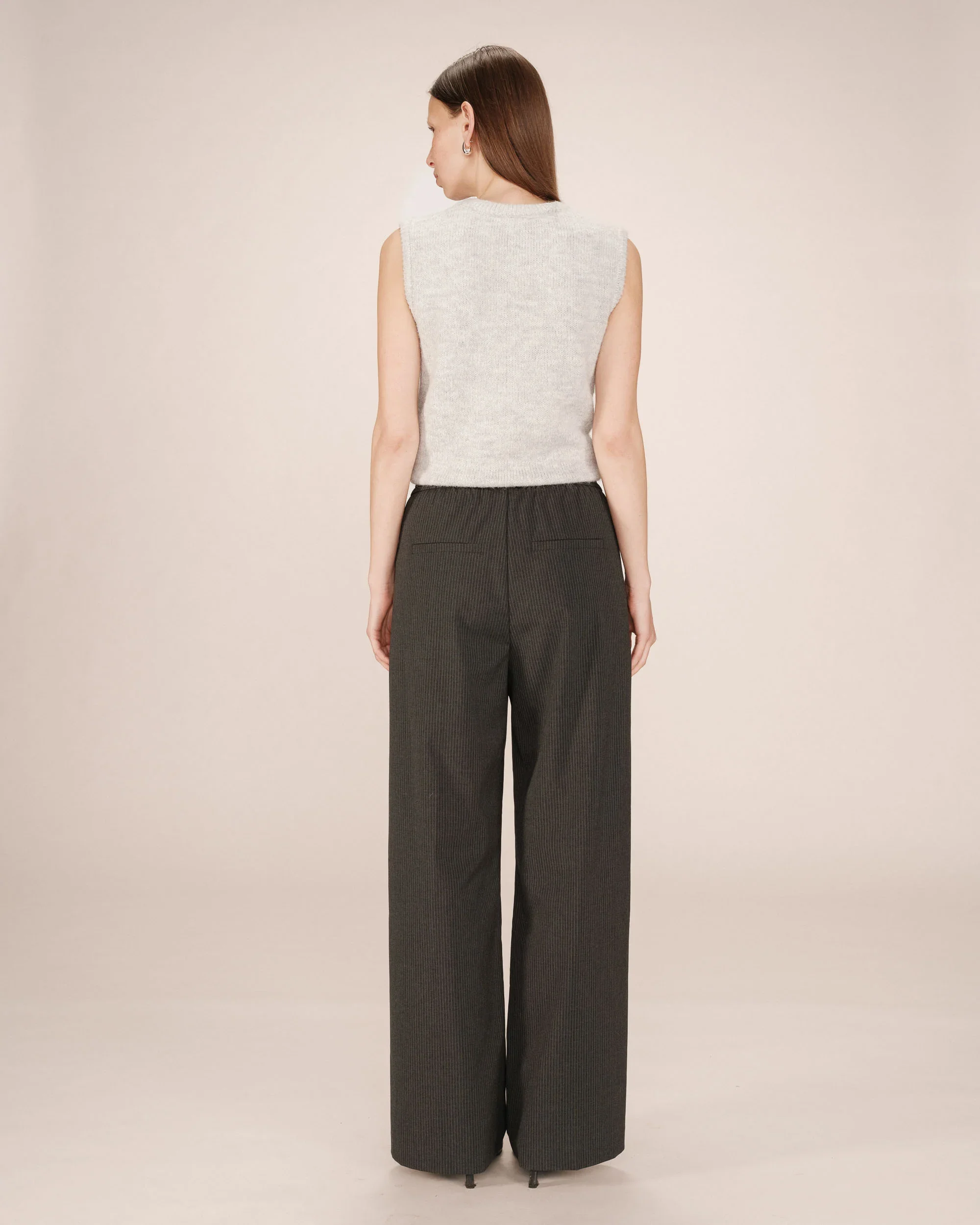 PANTALON STAY ANTRACITA, Grace & Mila, La Positiva shop 4.webp