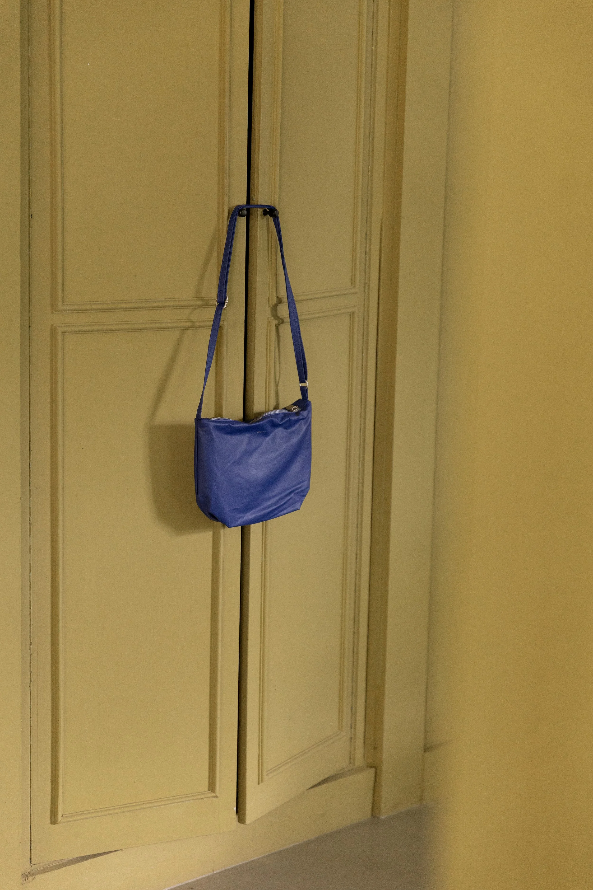1502371 - Tinne+Mia - cross body bag - sodalite blue - 03.jpg