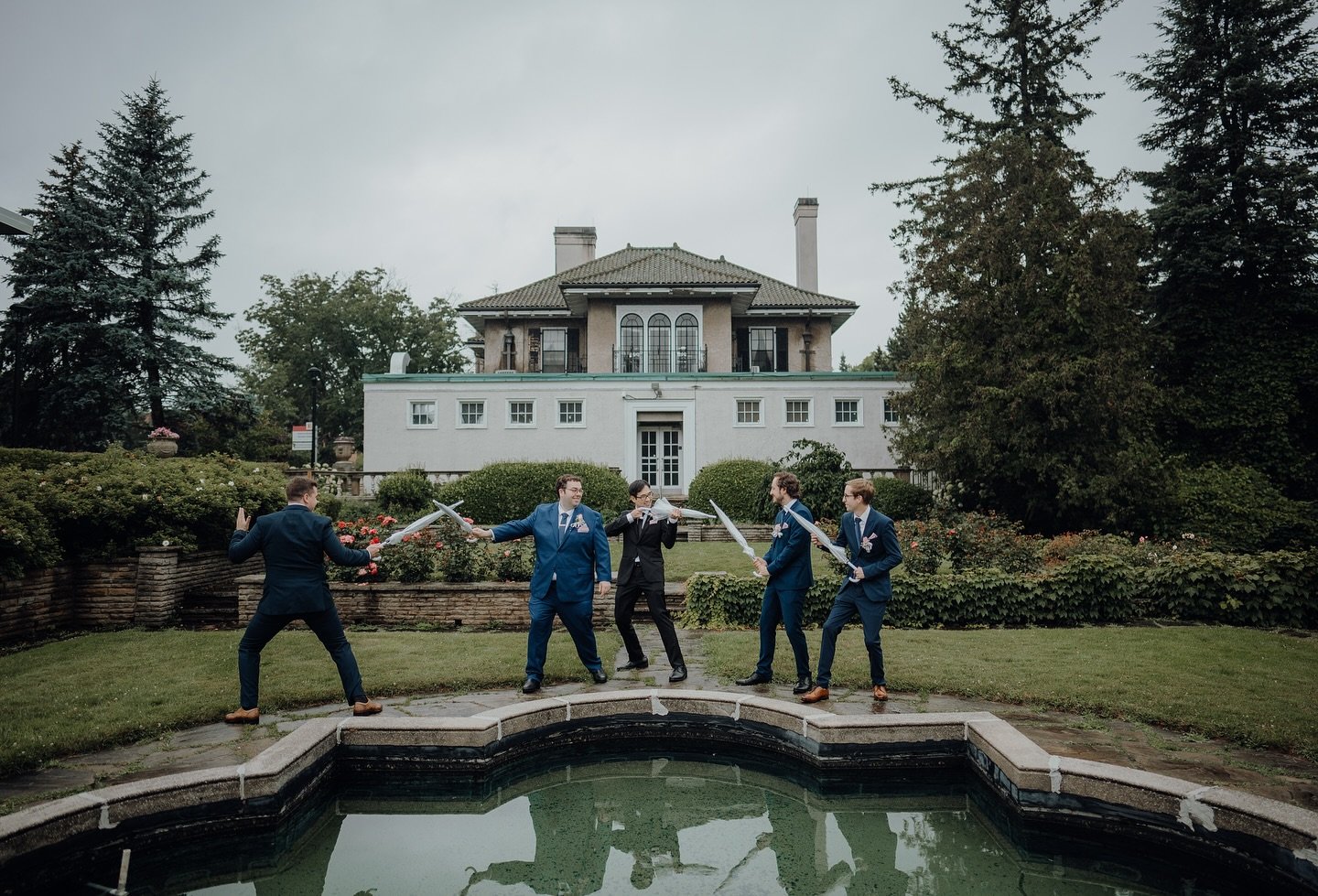 Find you the boys that will let you win an umbrella fight because it&rsquo;s your wedding day 😂
&bull;
&bull;
&bull;
&bull;
&bull;
#creativephotography #elopementcollective #weddingsparrow #creativecouples #weddingphotoinspiration #elopementphotogra