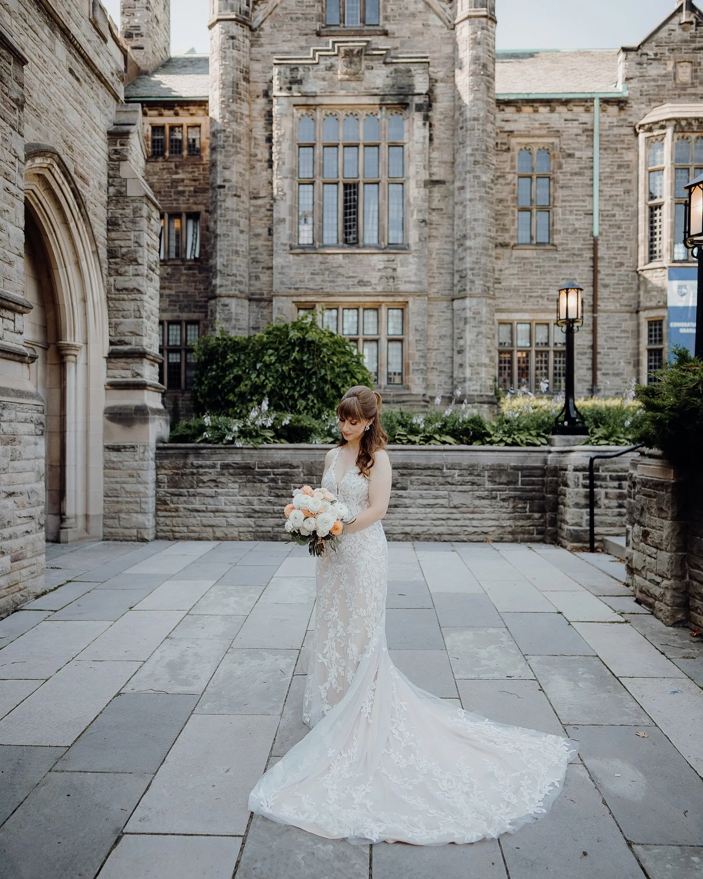 Do you prefer when this style of wedding dress is curled up?
&bull;
&bull;
&bull;
&bull;
&bull;
#creativephotography #elopementcollective #weddingsparrow #creativecouples #weddingphotoinspiration #elopementphotography #torontoweddingphotographer #sea
