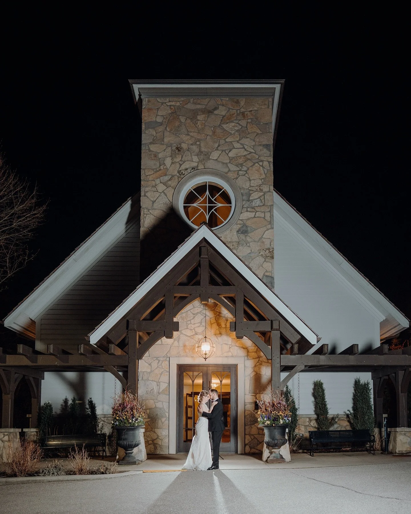 A lot of couples choose to skip the night photos.. but that&rsquo;s where a lot of the magic happens ✨
&bull;
&bull;
&bull;
&bull;
&bull;
#creativephotography #elopementcollective #weddingsparrow #creativecouples #weddingphotoinspiration #elopementph
