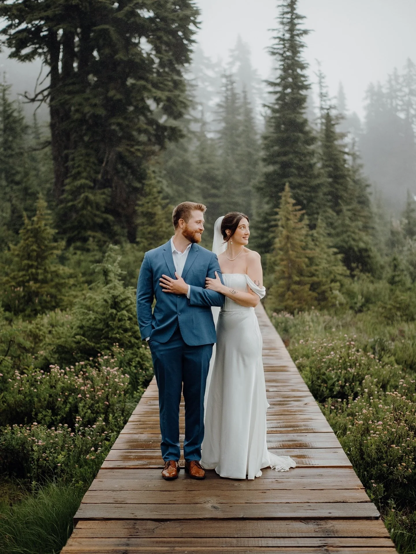 Part 2/3 of sharing one of my favourite proposal sessions ever!

Some subtle mist for added texture, moody vibes, and this session became everything I hoped it would be 🌲