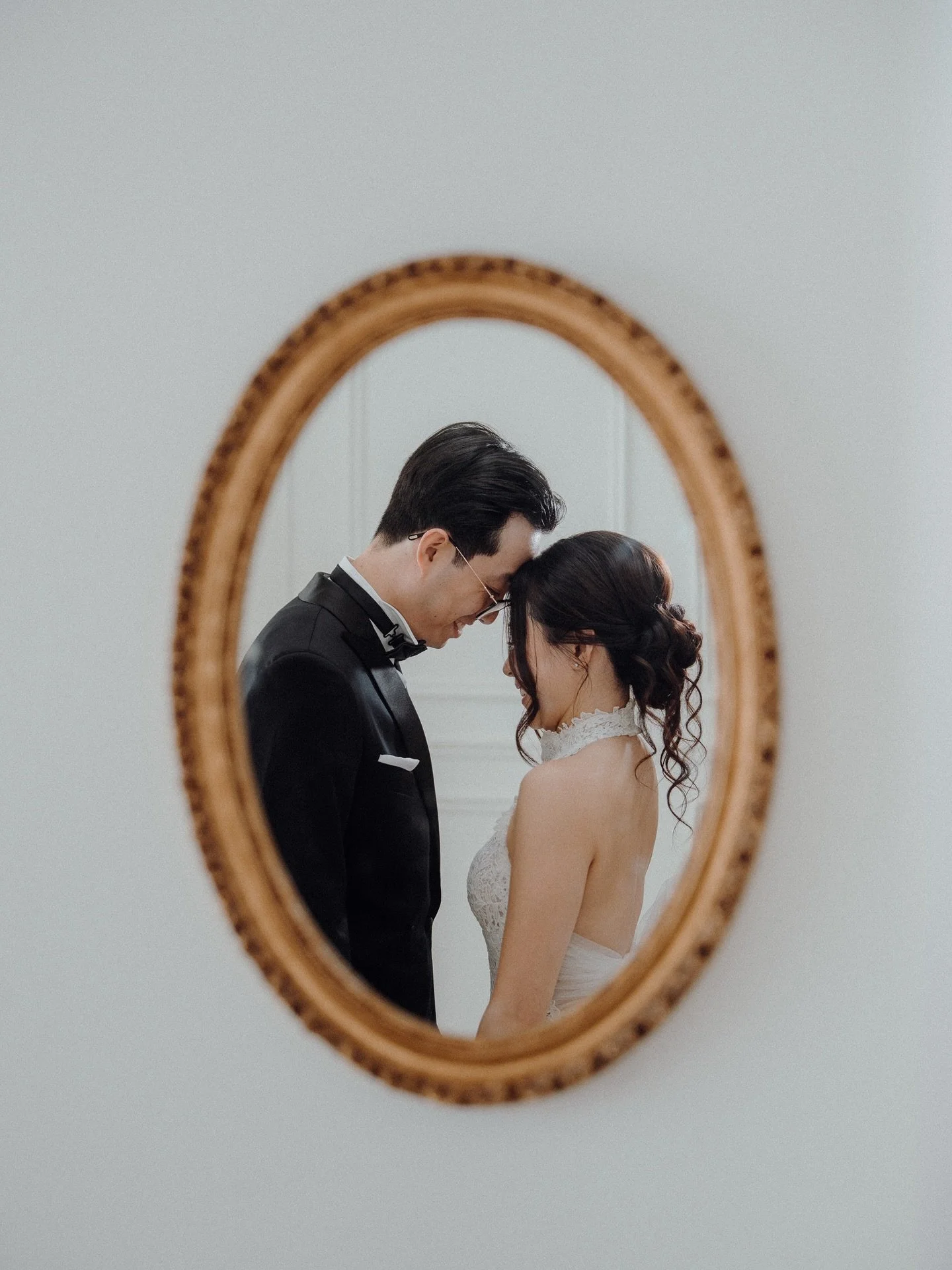 When the dress matches the studio 🥰
&bull;
&bull;
&bull;
&bull;
&bull;
#creativephotography #elopementcollective #weddingsparrow #creativecouples #weddingphotoinspiration #elopementphotography #torontoweddingphotographer #seattleweddings #destinatio