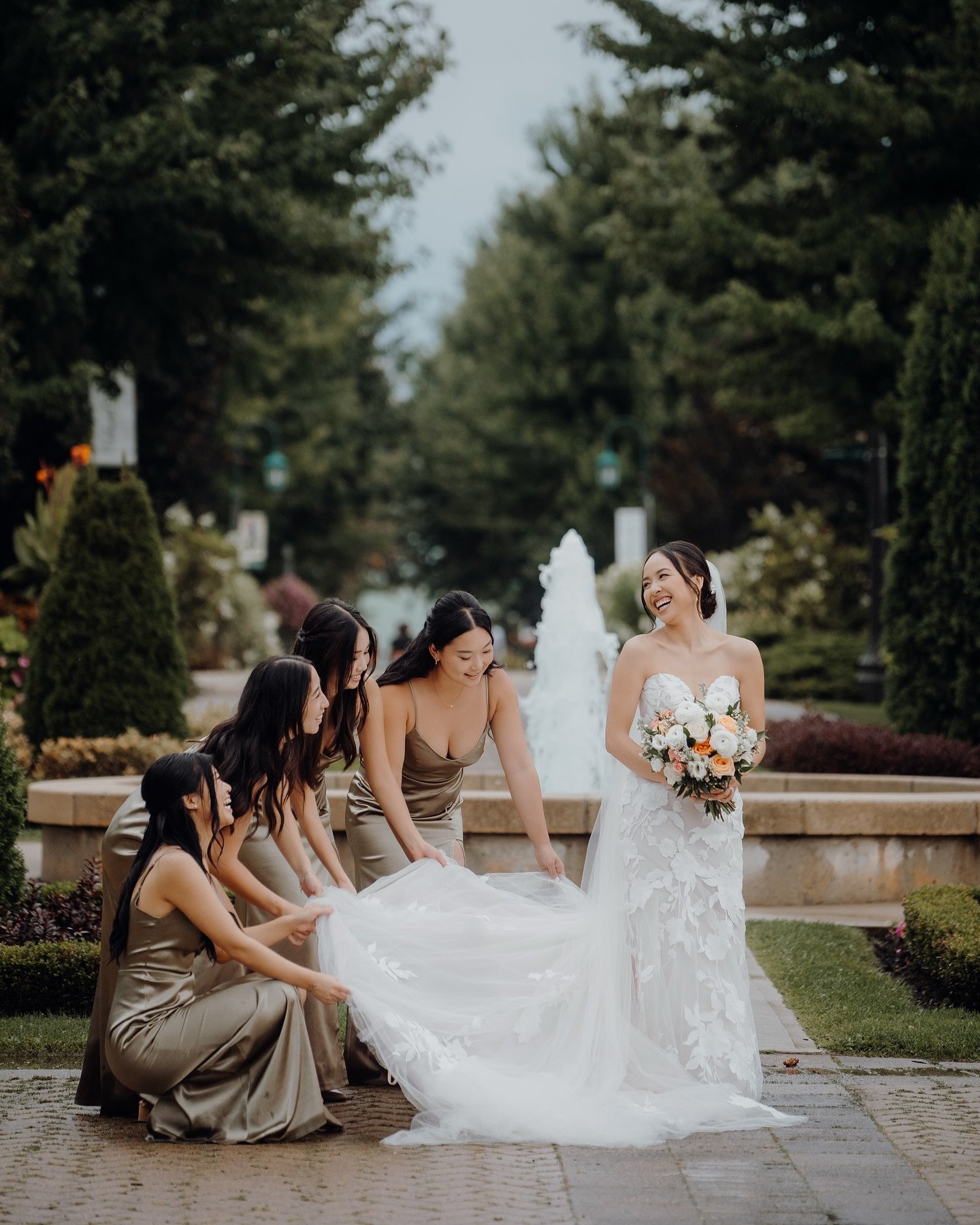 Different muted shades of green working together to create a stunning palette for the ladies! 🌲
&bull;
&bull;
&bull;
&bull;
&bull;
#creativephotography #elopementcollective #weddingsparrow #creativecouples #weddingphotoinspiration #elopementphotogra