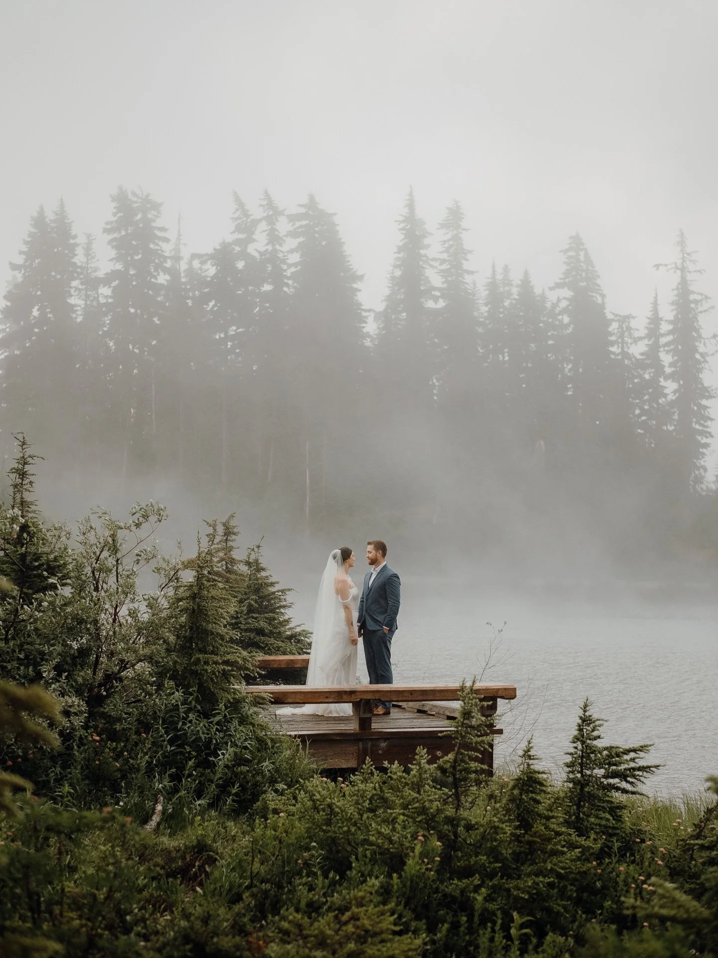 Part 3/3 of sharing one of my favourite proposal sessions ever!

Some subtle mist for added texture, moody vibes, and this session became everything I hoped it would be 🌲